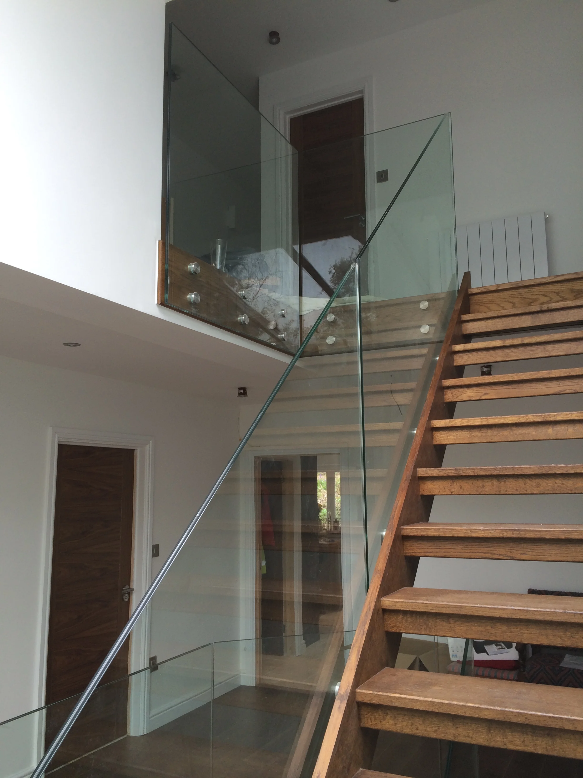 Frameless glass stair balustrade, Hertfordshire