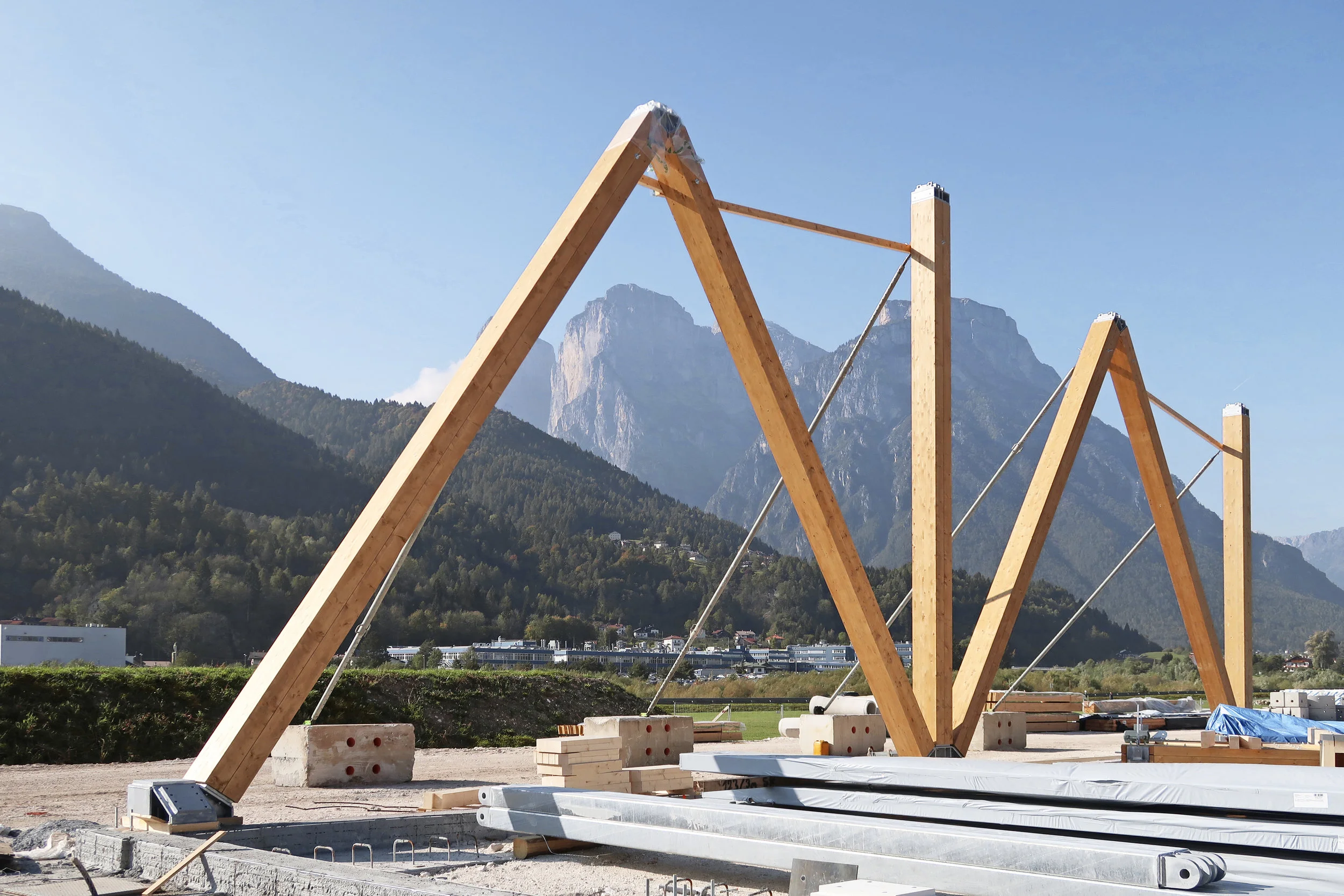 Palaluxottica, prime strutture in elevazione