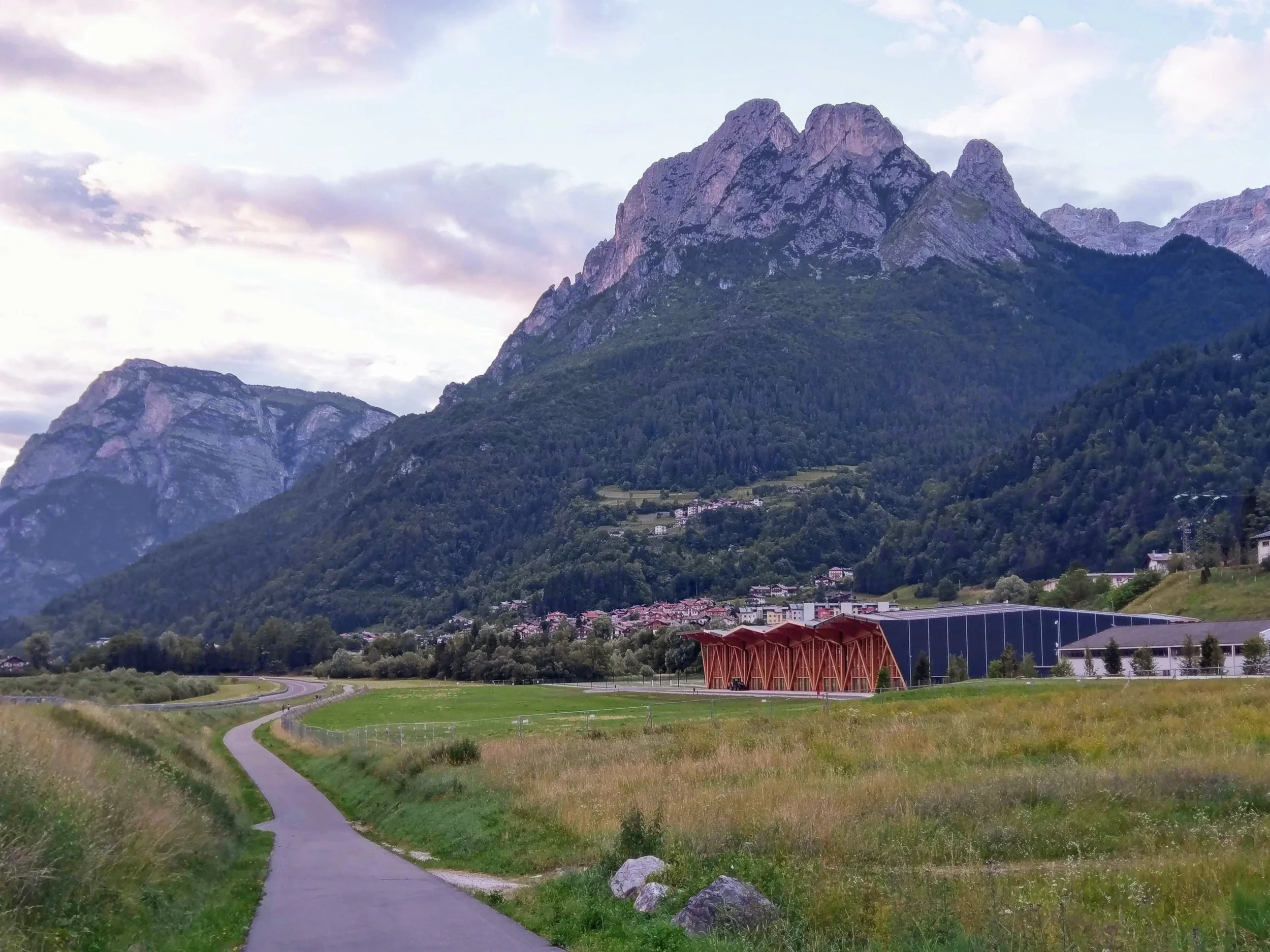 Palaluxottica, parete sud e illuminazione esterna