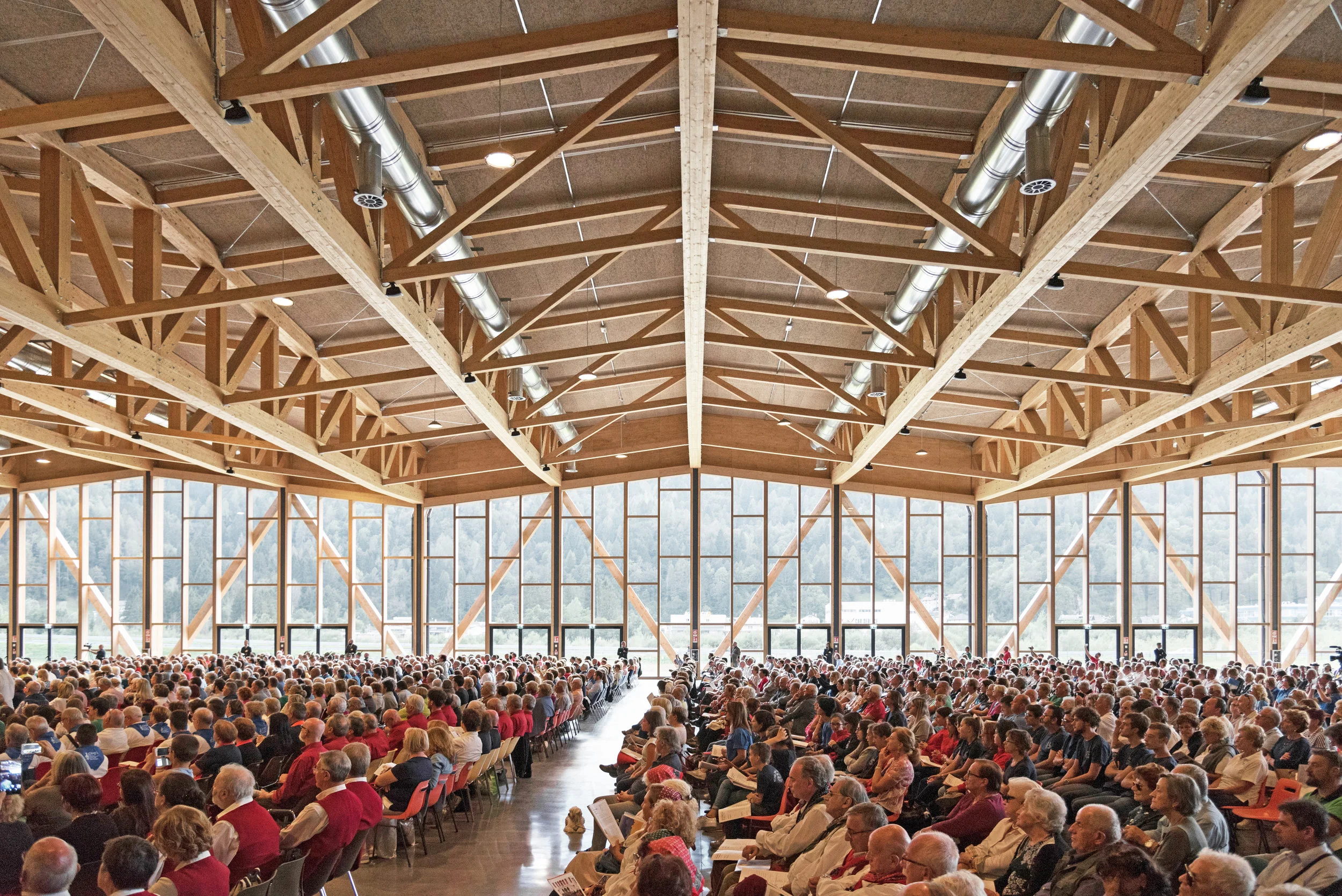 Palaluxottica, in tremila alla “prima” del palazzetto