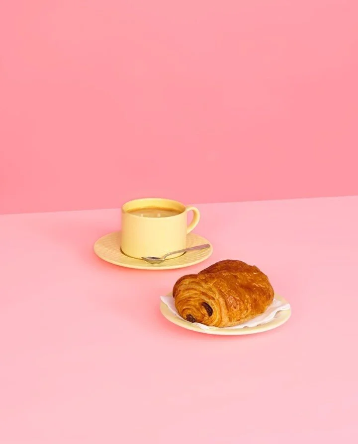 just a cute little cup of coffee to start your Wednesday with😊⠀⠀⠀⠀⠀⠀⠀⠀⠀
so tell me, what are your plans today? ⠀⠀⠀⠀⠀⠀⠀⠀⠀
⠀⠀⠀⠀⠀⠀⠀⠀⠀
#coffee #frenchcroissant #chcolatecroissant #croissant #pastels #foodstyling #foodfotografie #horeca #horecamarketing 