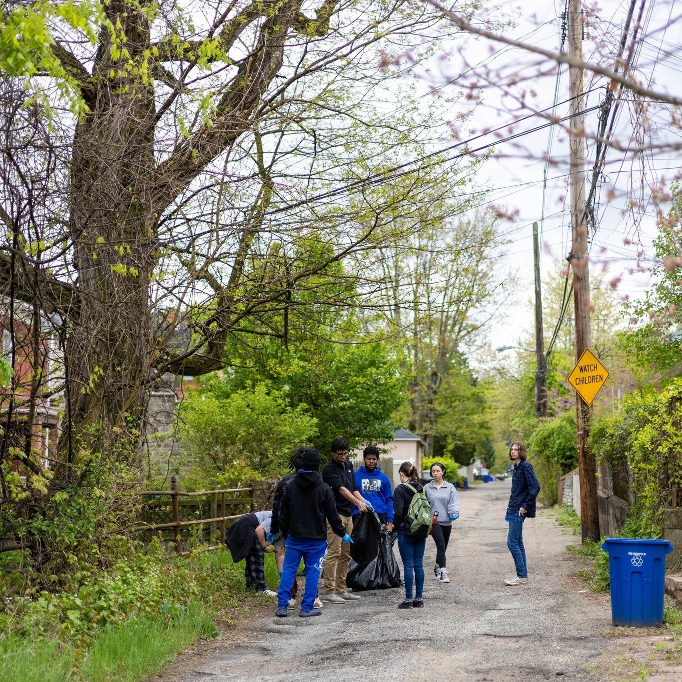 Last Friday was our High School's annual CREW clean-up 🛣️🗑️🚮

Using the app Litterati, grades 9-12 and their educators walked the streets of Morningside, documenting the types of litter they picked up.

Congratulations to our students who, togethe