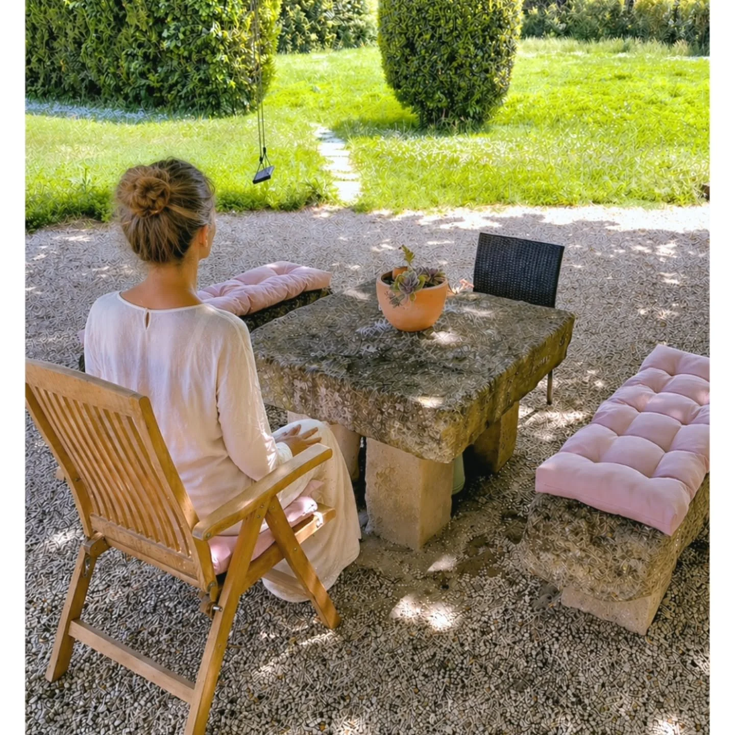 M&eacute;diter pour mieux vivre.

Depuis quelque temps, j&rsquo;entends souvent deux choses revenir autour de moi :
l&rsquo;envie de m&eacute;diter&hellip;
et une vraie confusion &agrave; ce sujet.

Par o&ugrave; commencer ?
Quelle approche choisir ?