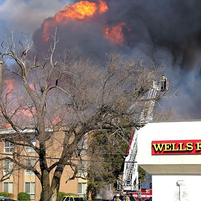 Can you imagine being on that ladder with flames that huge? These brave firefighters worked very hard to control the fire and keep it from spreading.  Yes, I could feel the heat..
.
#firefighters #firemen #firewoman #firefighting #ffxfirerescue #arli