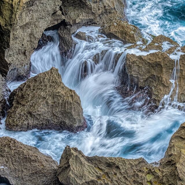 Some waves crashing into rocks at Cueva Del Indio in Puerto Rico on my last trip down. Beautiful place to visit!!
.
.
.
.
.
.
#cuevadelindio #oceanwaves #longexposureoftheday #longexposurephotography #longexposure #puertoricogram #puertorico #fujifil