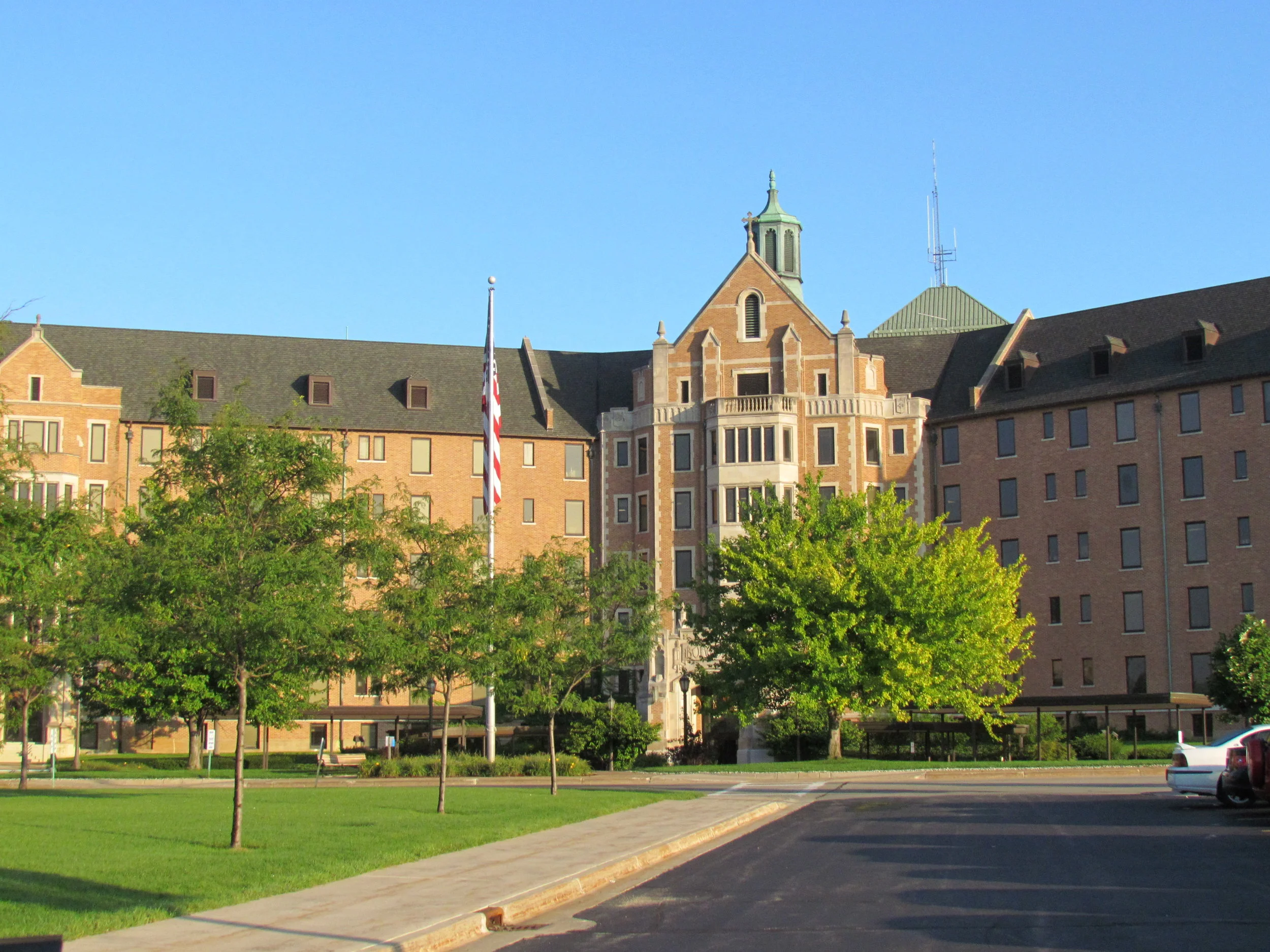 Main+building+2011-08-26+001[1].JPG