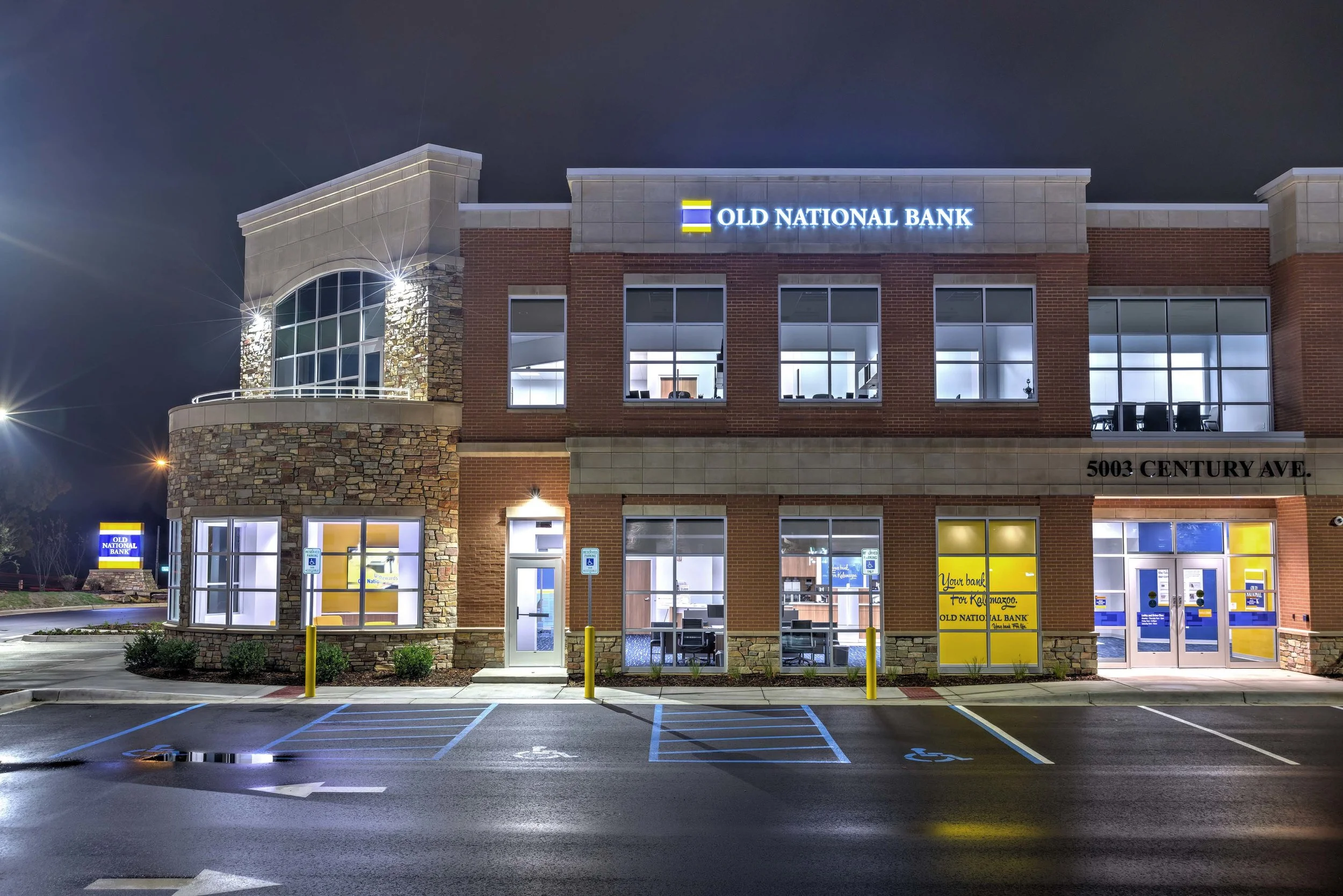 OldNationalBank-DrakeDevelopment-3908-HalfSize[1].jpg