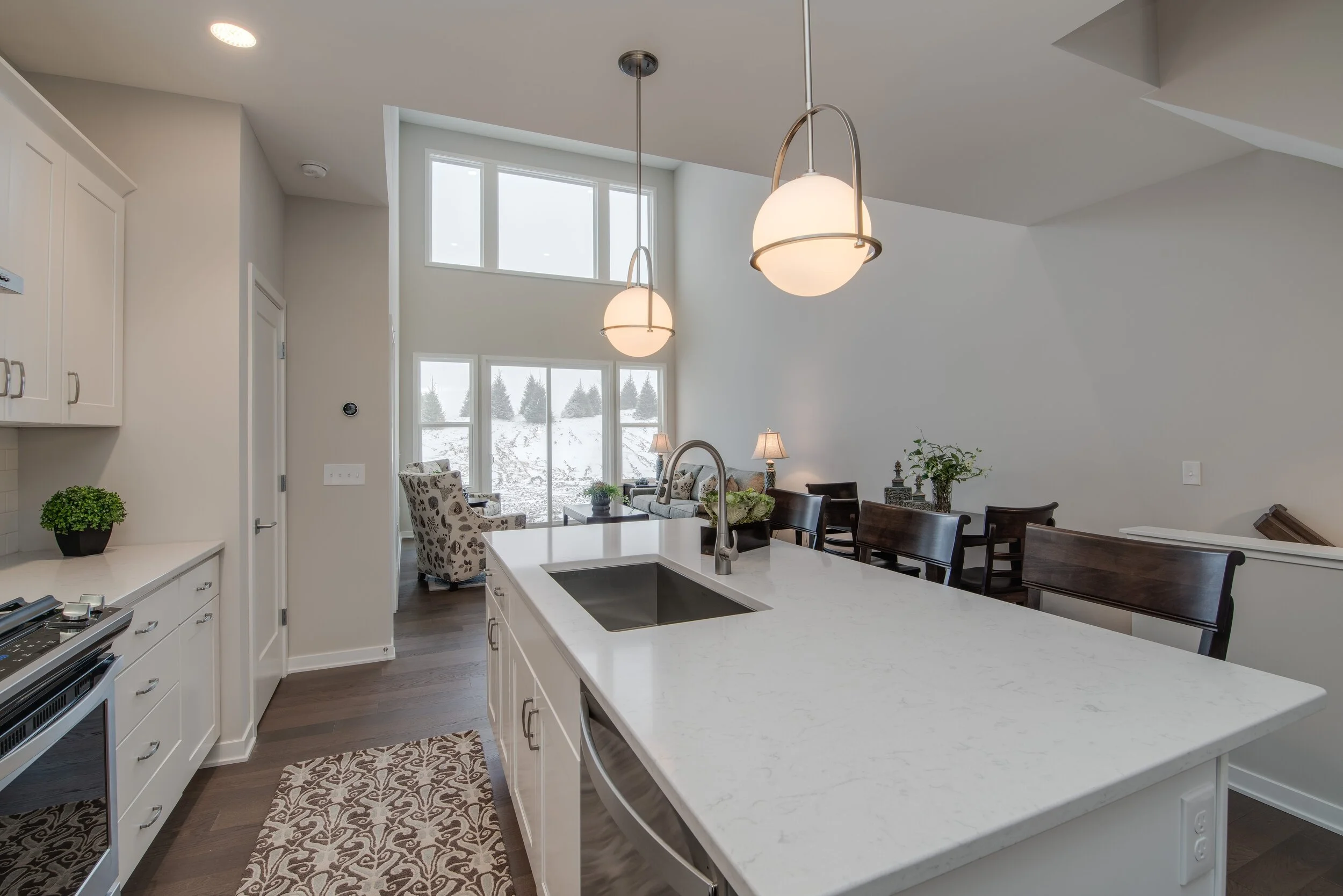 2 11 2019_TW-01-003_Diamond_kitchen_Oak engineered floors_stainless appliances_painted island & cabinets_quartz counter_14' ceiling windows_2-min.jpg