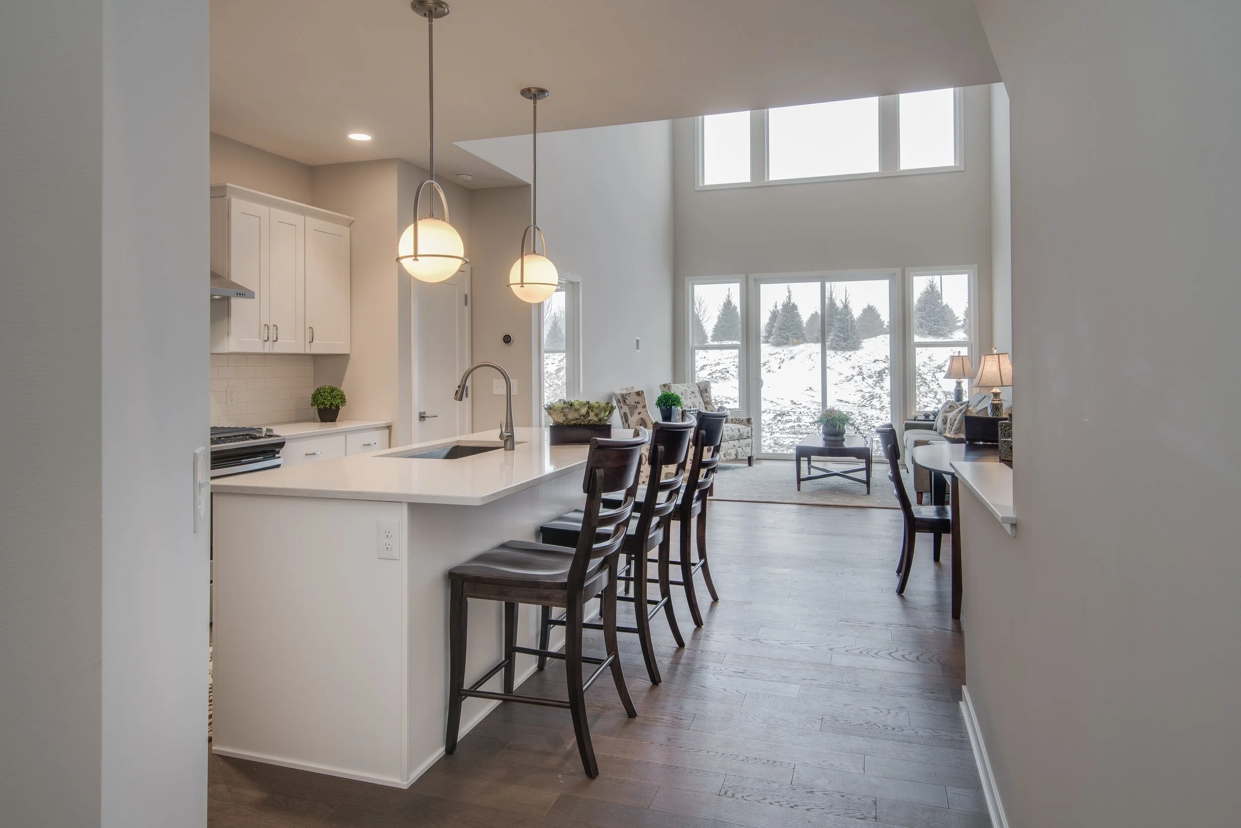 2 11 2019_TW-01-003_Diamond_Kitchen_Oak engineered floors_painted island & cabinets_quartz counter_14' ceiling windows-min.jpg