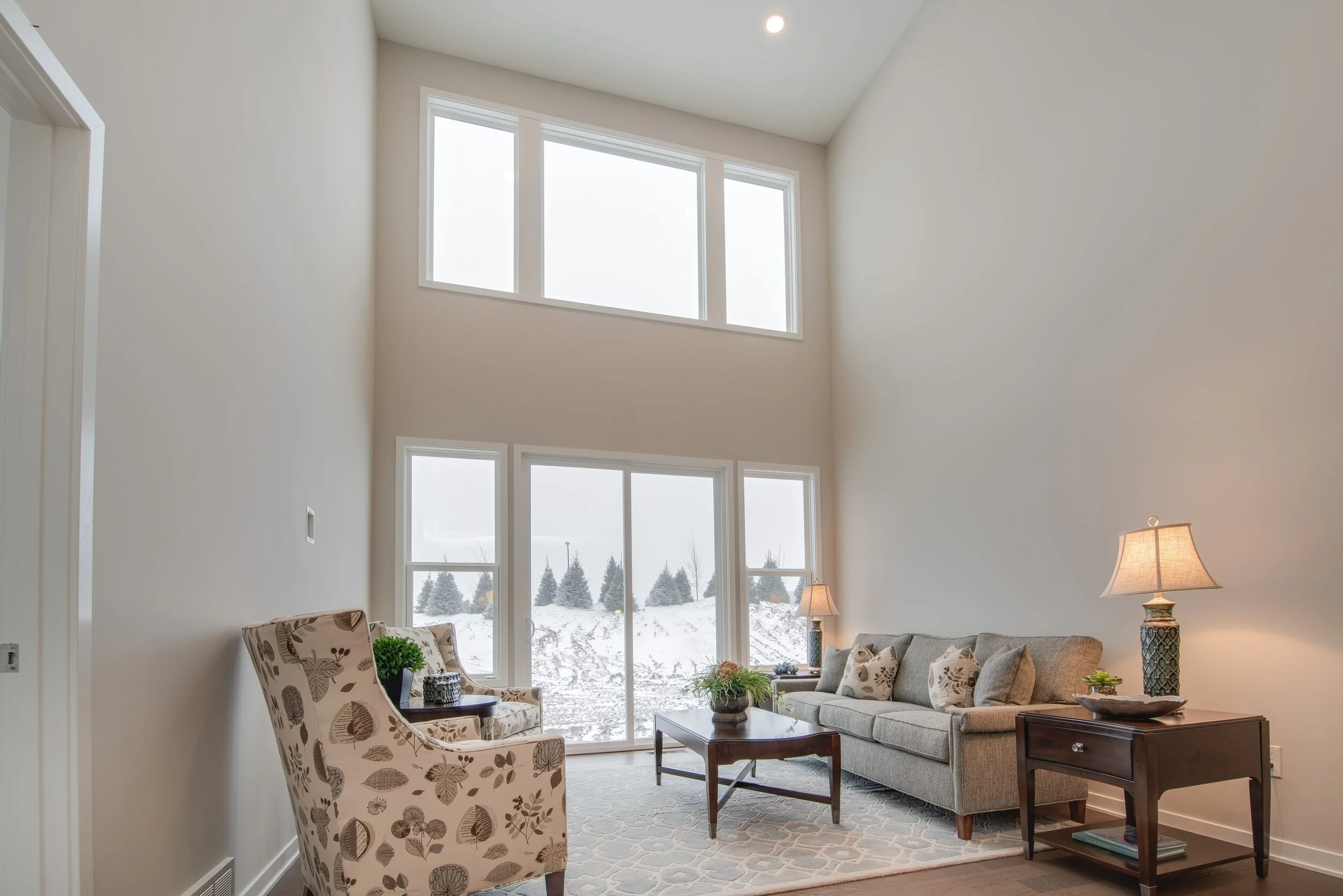 2 11 2019_TW-01-003_Diamond_Living_Oak engineered floors_walk out patio_14' ceiling windows_2-min.jpg