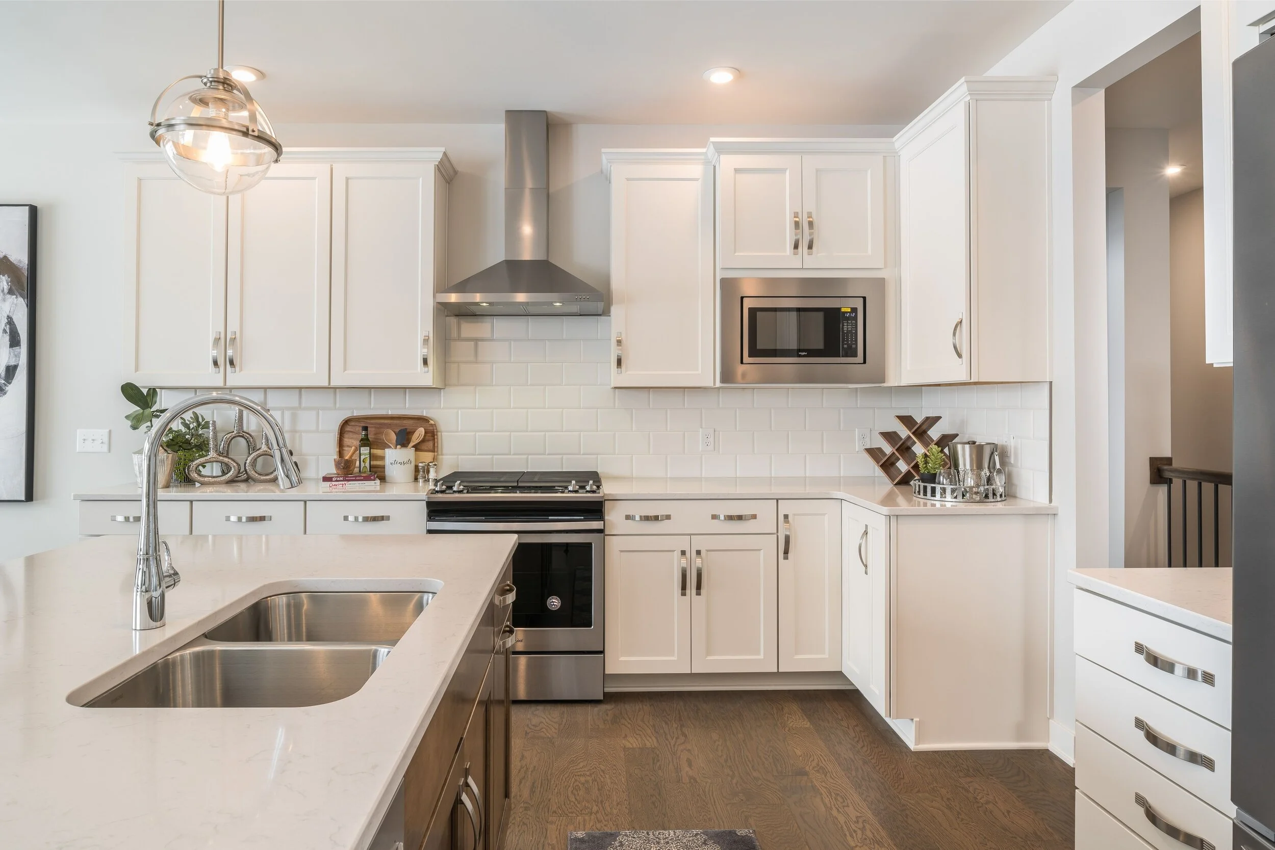 TS-01-022_Aspen_Kitchen_White cabinets.jpg