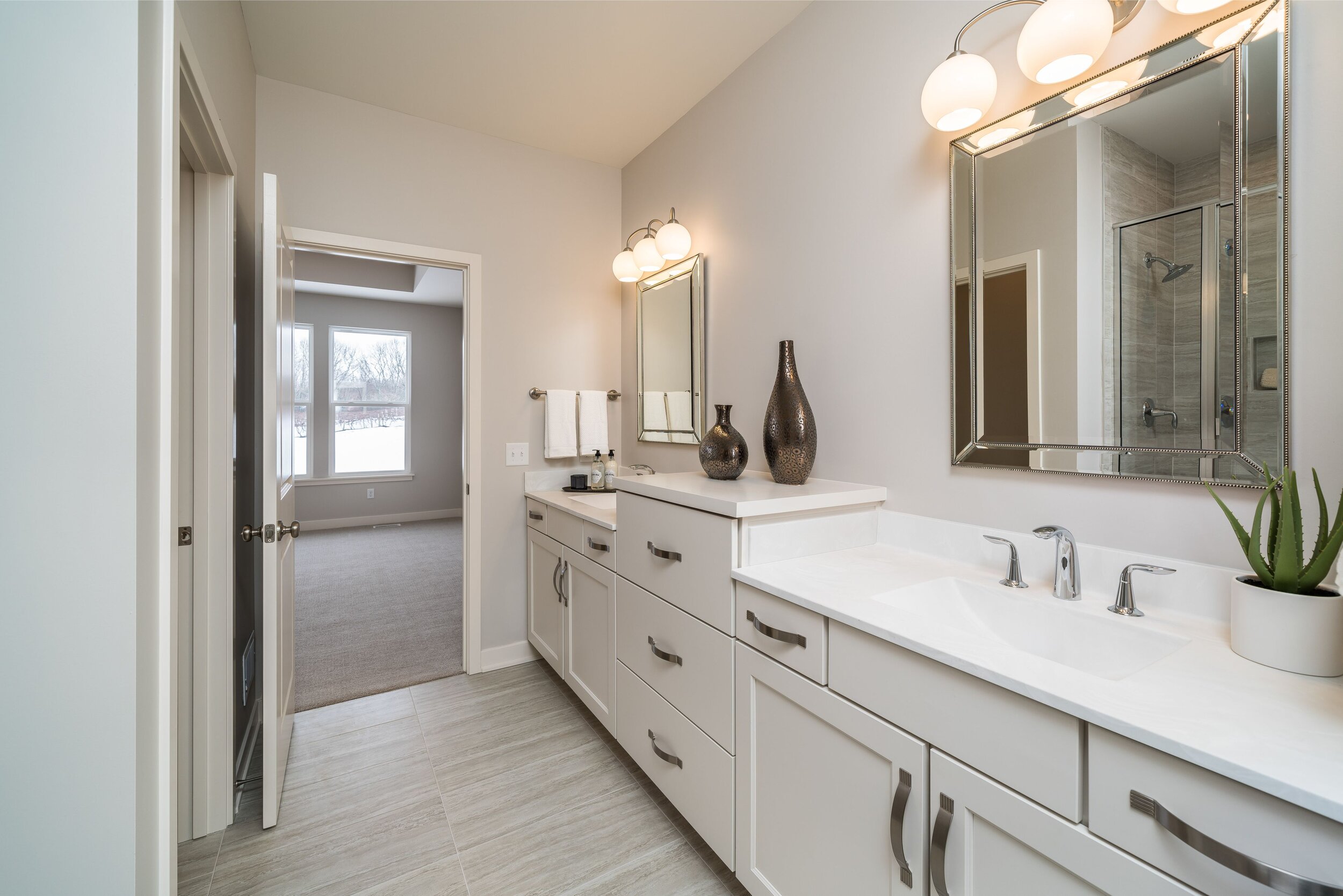 TS-01-022_Aspen_Owner's bath_Mirrors.jpg