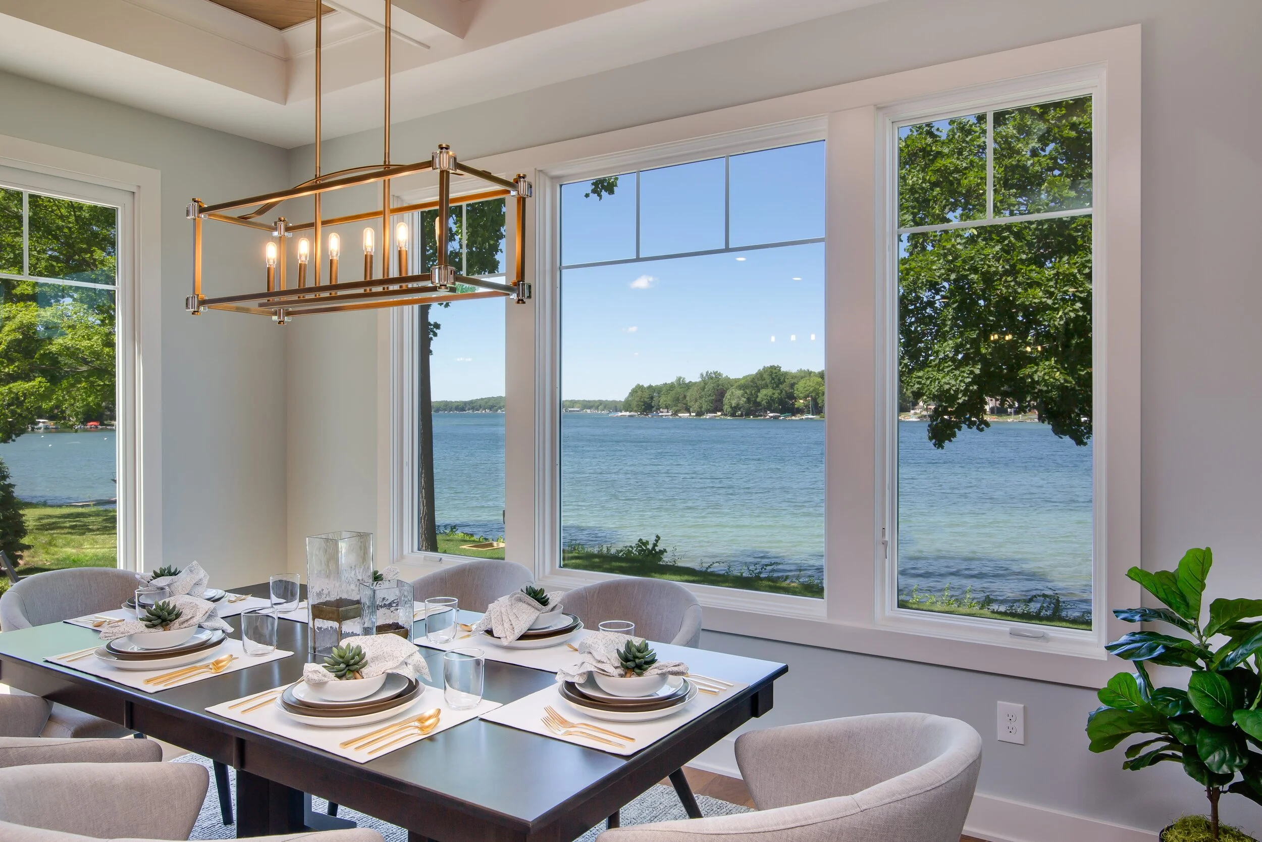 CUS-17-120_Gull Lake_Parade 2018_Dining-min.JPG