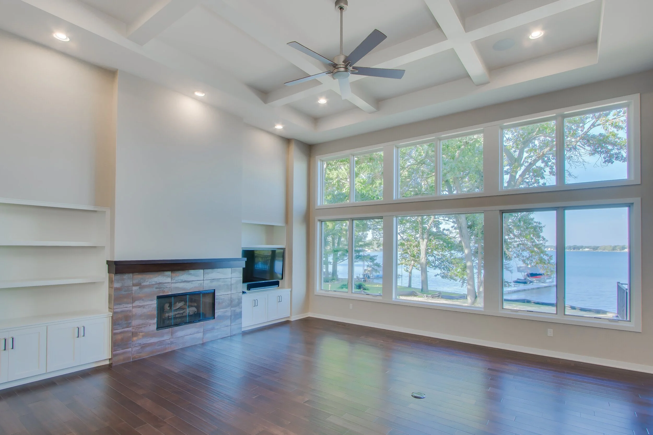 10122016_CUS-15-096__Living room_Windows_Box beam_Fireplace-min.JPG