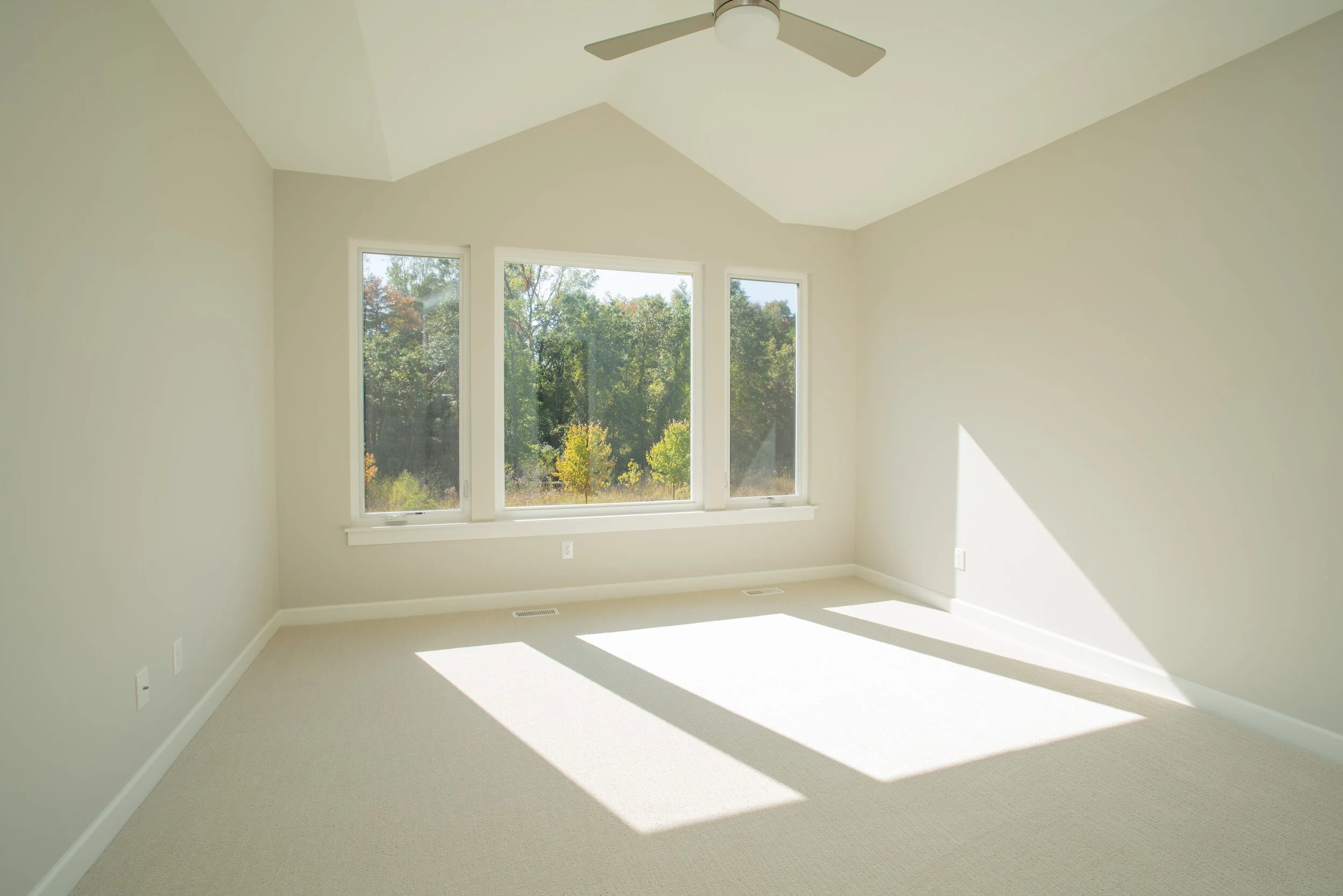 10 22 2019_OH-04-120_Kousa_Owners' suite_Vaulted ceiling_Fan.jpg
