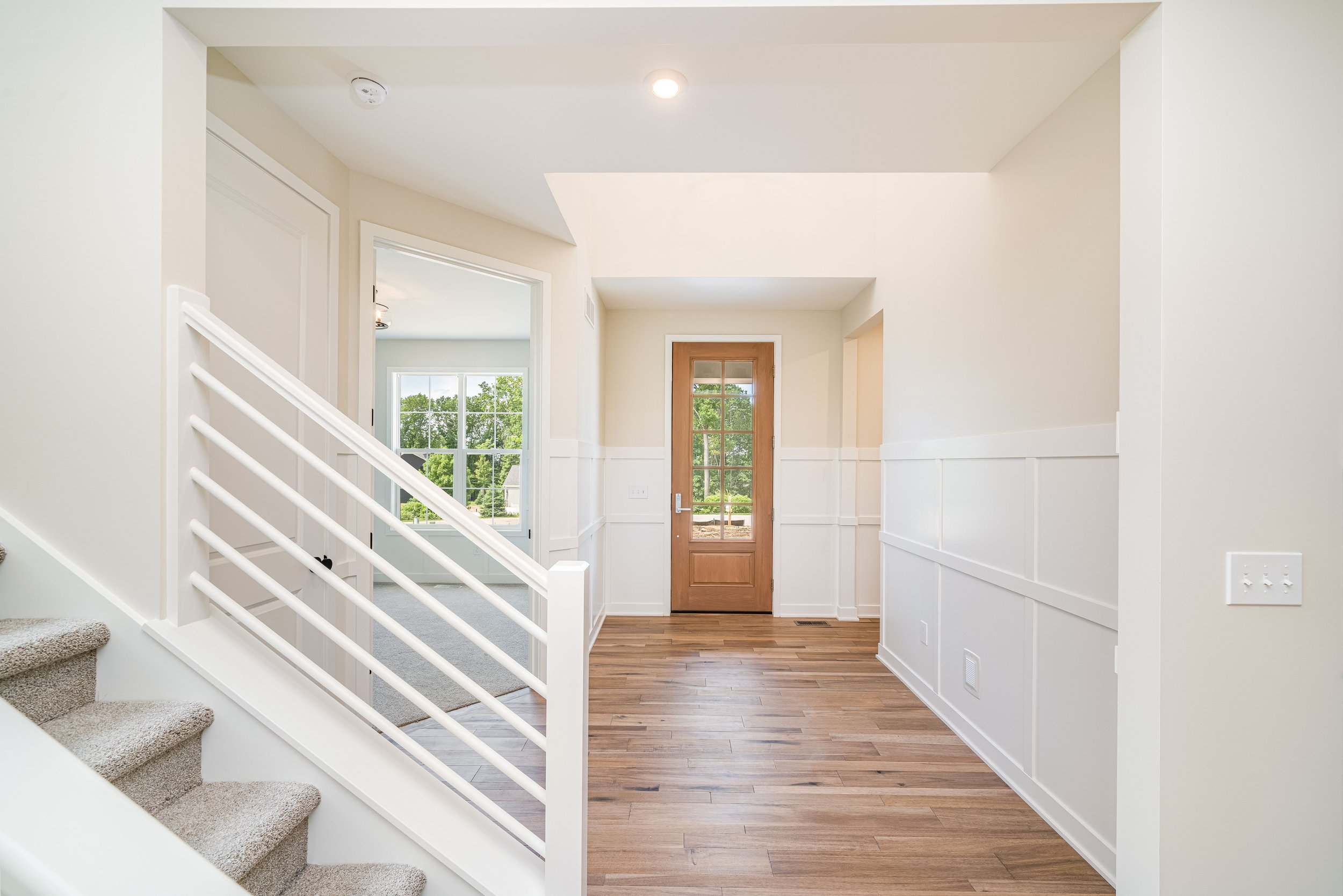 BS-06-131_Gardenia_Foyer_Wainscot_Open railing.jpg