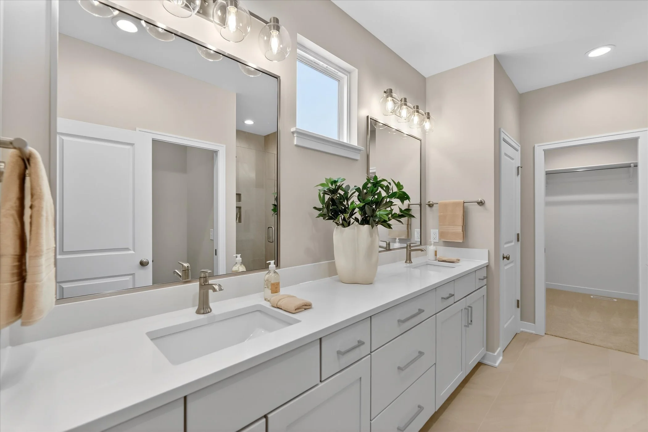 24-8020 Turning Stone Kalamazoo, MI  49009-WindowStill-Photography.jpg