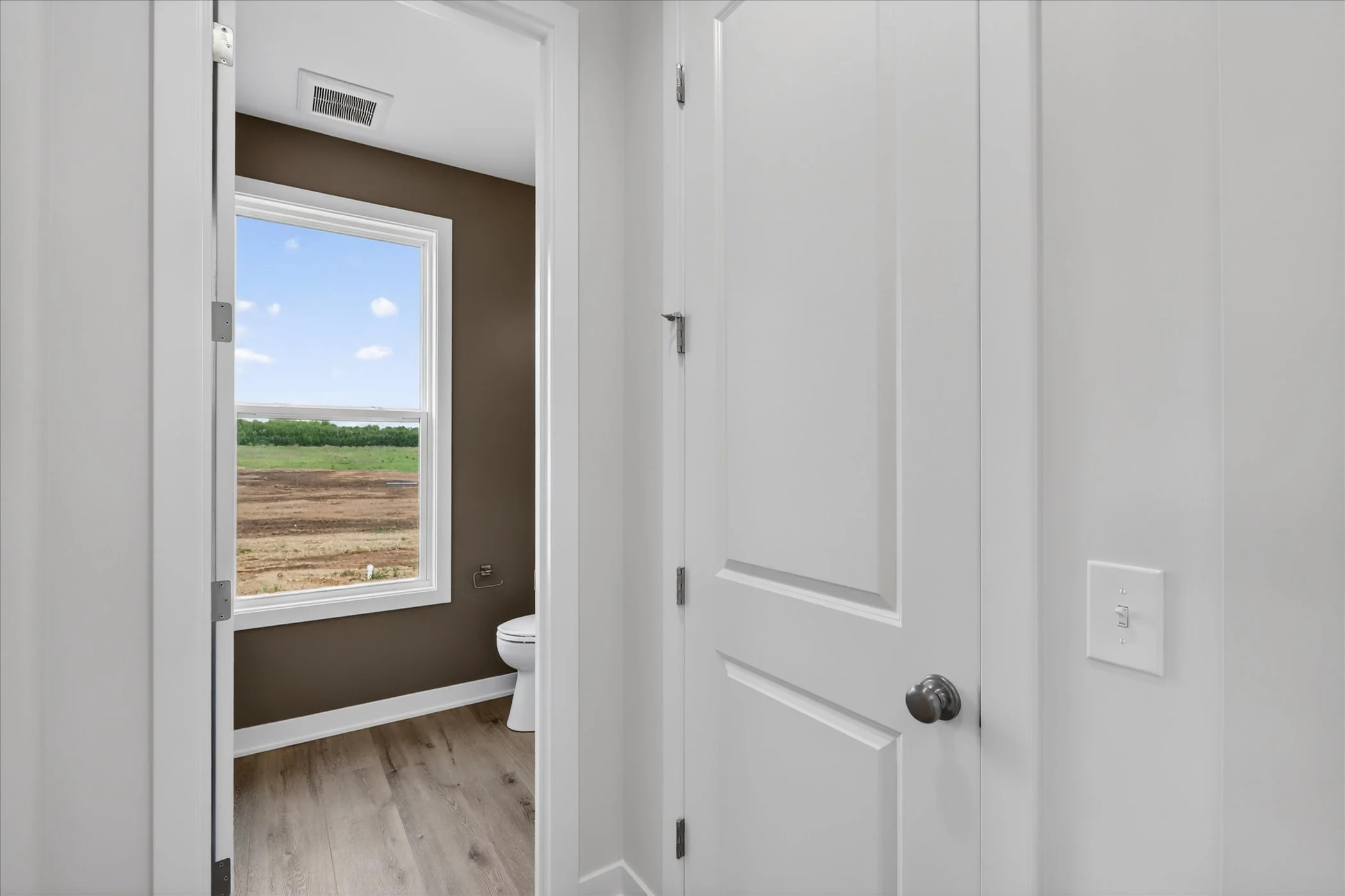 21-6697-Chaffey-Creek-Trl-WindowStill.jpg