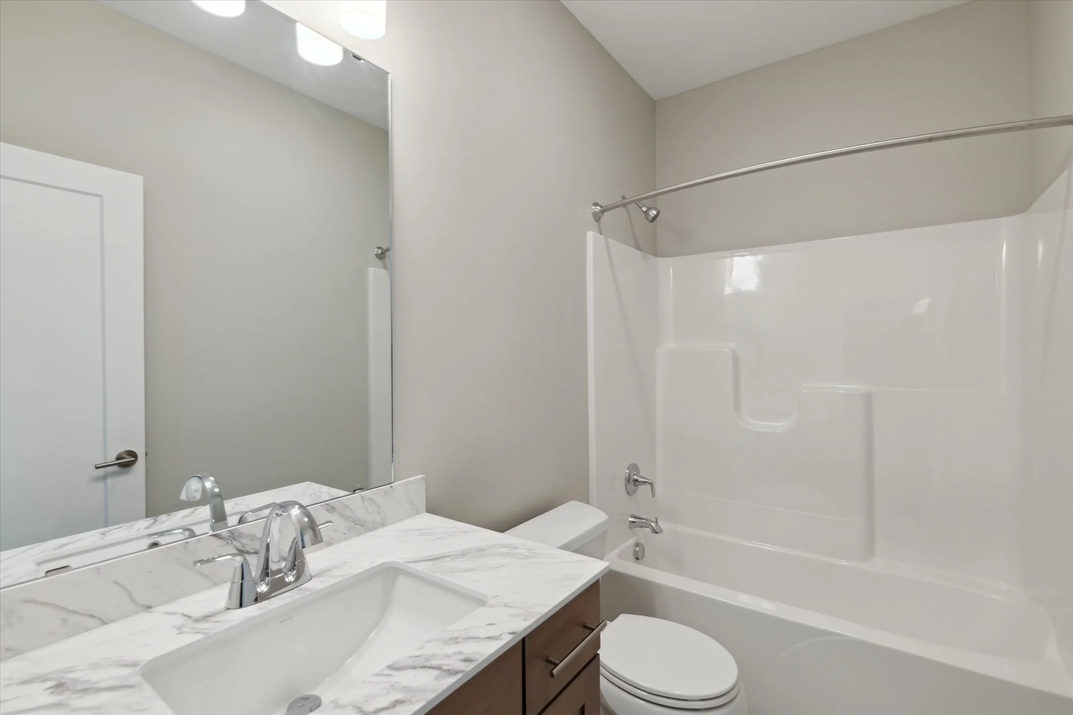 WW-04-75 Forsythia Hall Full Bath.jpg