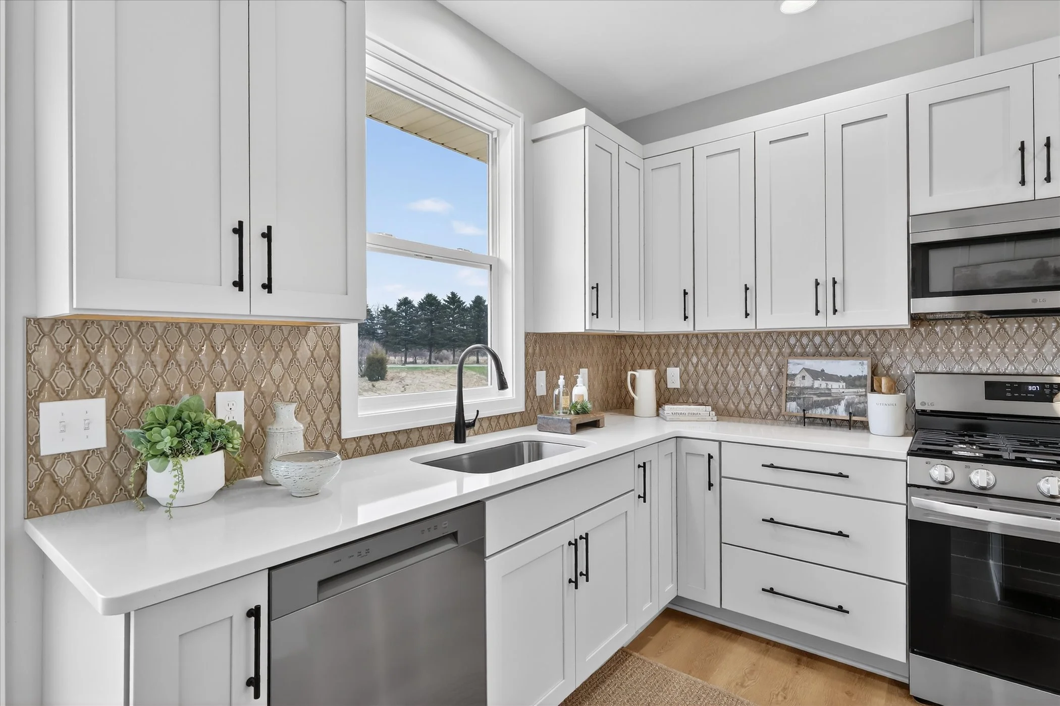 19-14323-Bridgeview-Pointe-Vicksburg-MI-49097-WindowStill.jpg