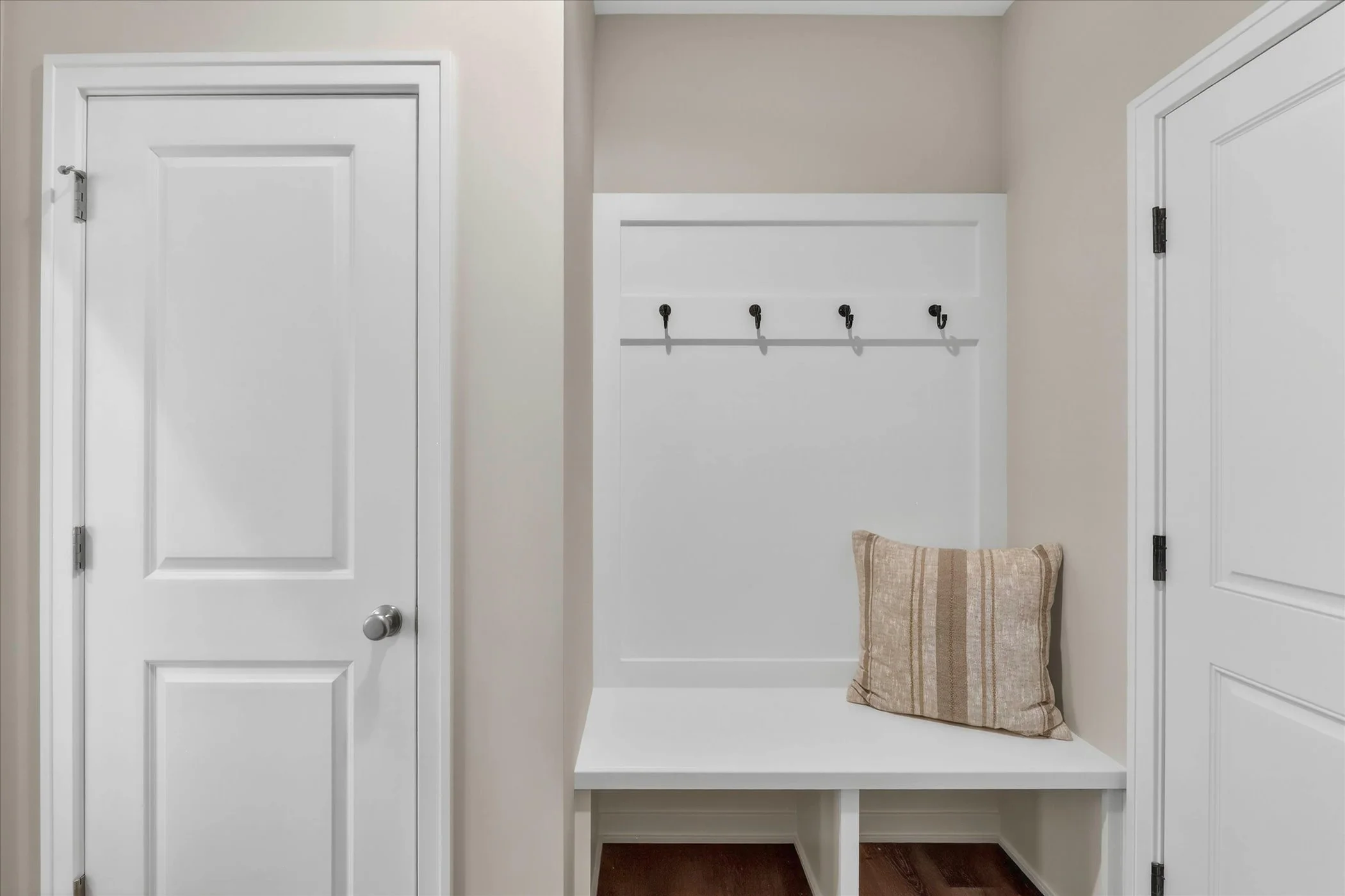 23-14323-Bridgeview-Pointe-Vicksburg-MI-49097-WindowStill.jpg