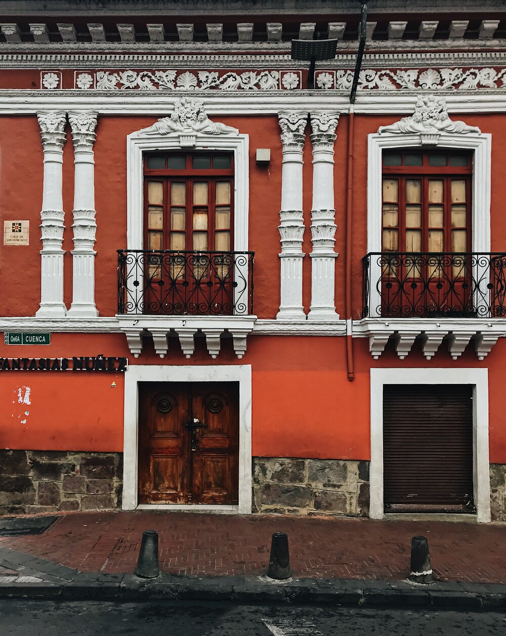  those colours of Quito’s facades 