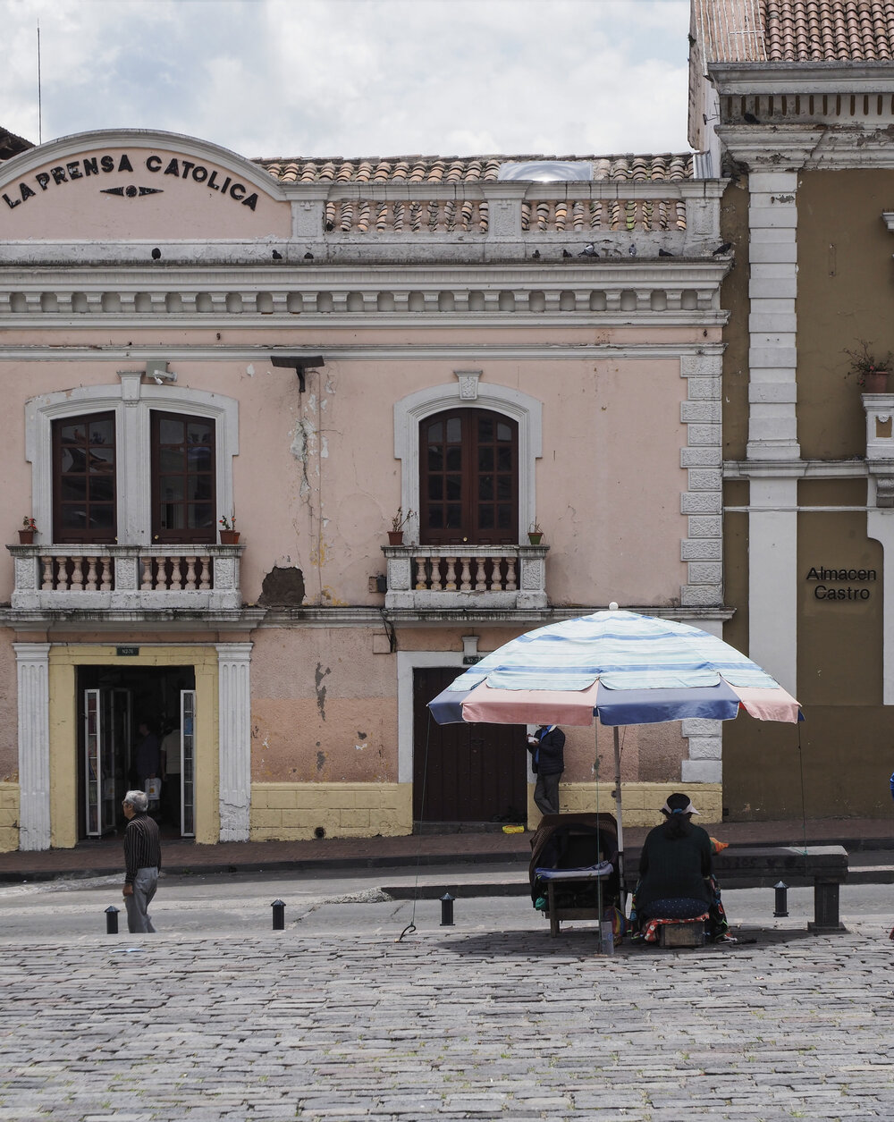  cobblestones, pastels, Plaza de San Francisco 