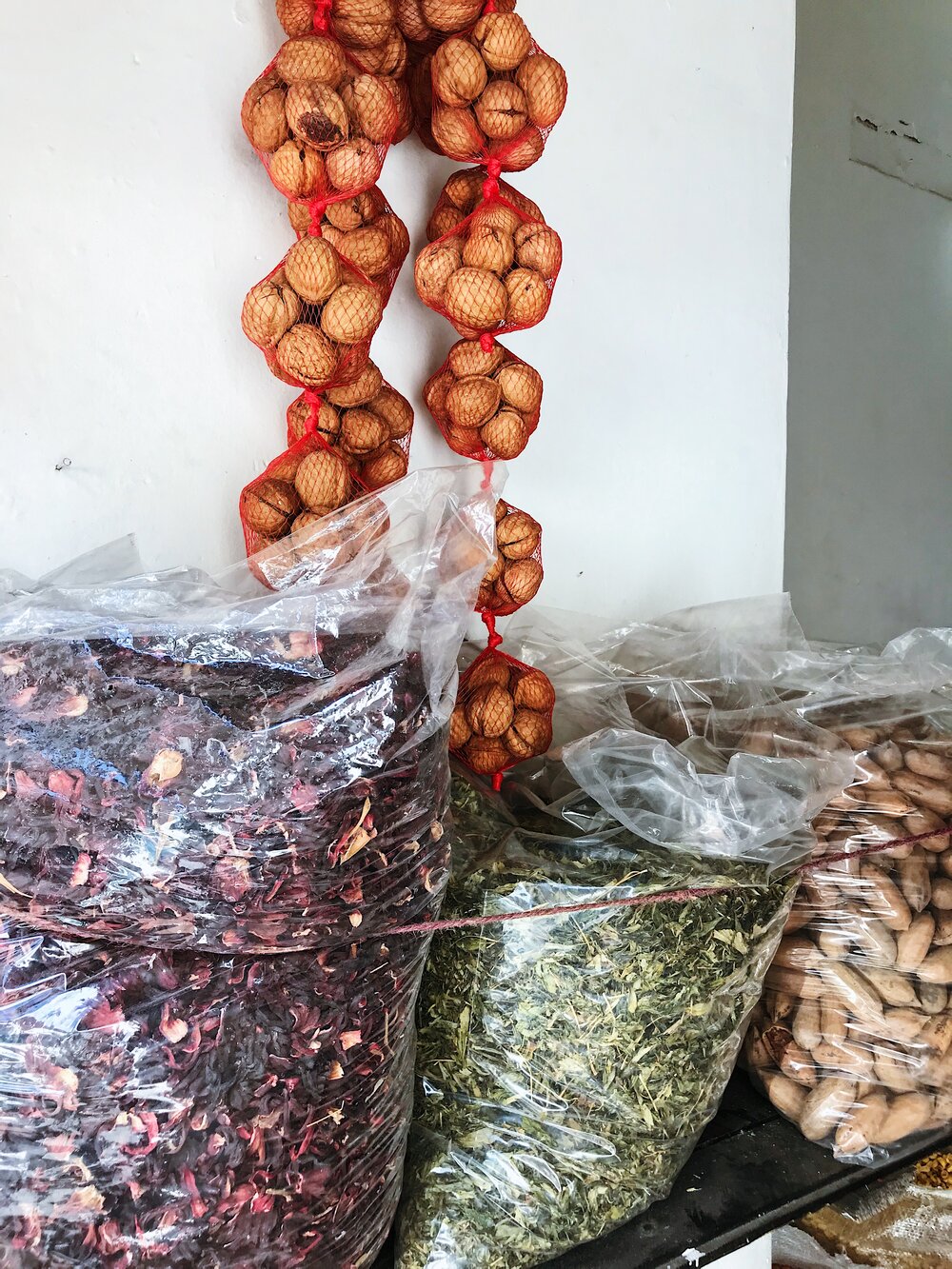  nuts, herbs, tea - Mercado Municipal San Francisco 