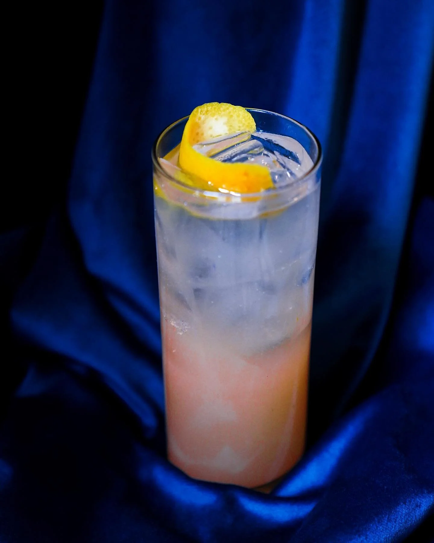 Bringin in Tuesday with a 🤜🤜🤜
Our Guava punch made with Bacardi, fresh pineapple, guava fruitful, orange liqueur, lime, and soda