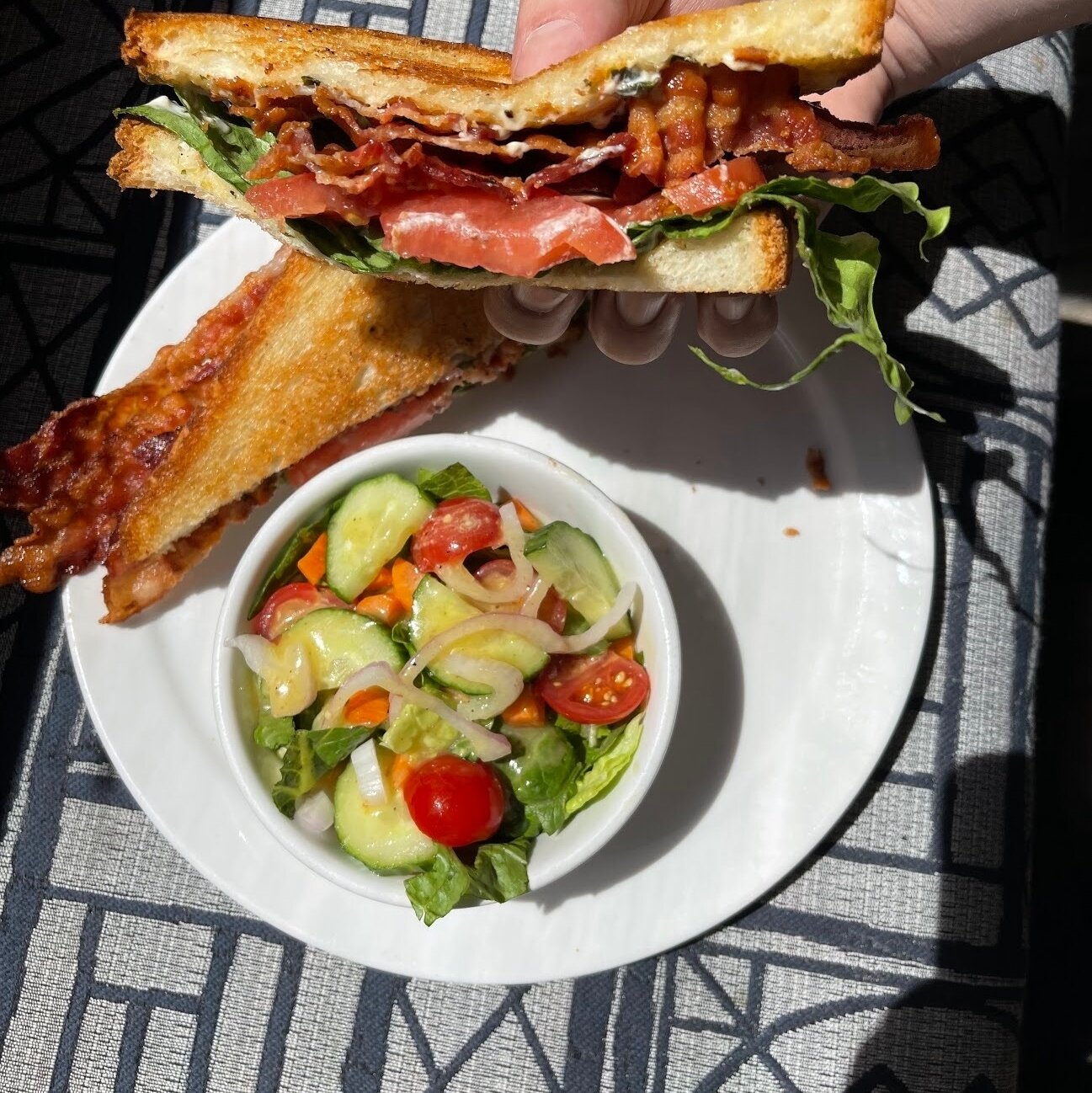 What's better on a rainy Sunday than a fresh BLT for Brunch? Come join us today and put that grey sky behind you! 😎⁠
.⁠
.⁠
.⁠
#sundaybrunch #brunch #publife #thealbert #weloveatl