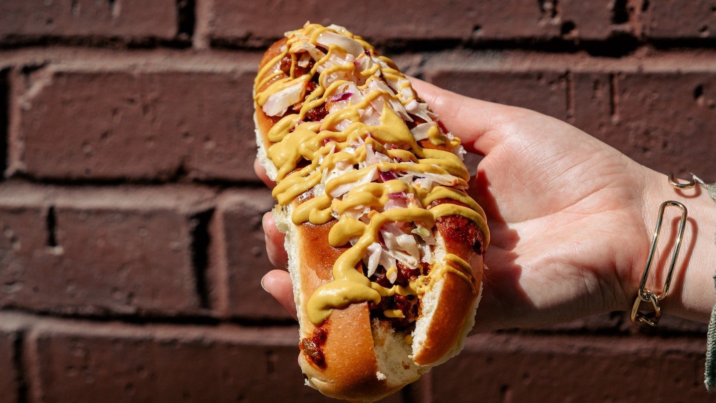 Indulge those cravings, it's TGIF! Sink your teeth into our ATL dog &ndash; a beef dog topped with chili, slaw, and yellow mustard. Yum! It's good eats all the way. Pair it with your favorite cocktail or beer for the ultimate Friday feast! 🌭🍹⁠
.⁠
.