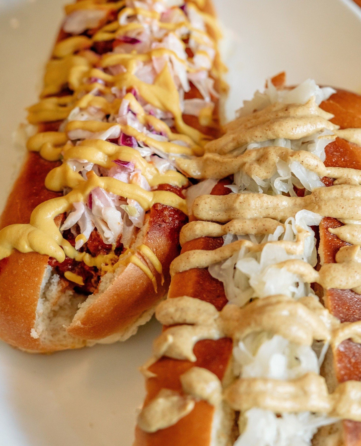 Are you an ATL Dog fan or a New York Dog fan? Let us know in the comments what your vote is! 🌭⁠
⁠
⁠
#nydog #atldog #thealbertatl #inmanpark #atleats #atlantafoodies⁠