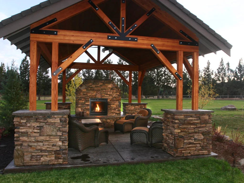 Indoor-Outdoor-Living-Bend-Oregon-Custom-Home-Fire-Pit.jpg