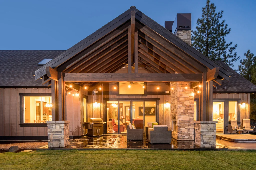 Indoor-Outdoor-Living-Bend-Oregon-Custom-Home.jpg