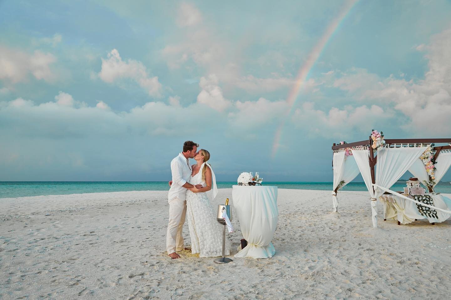 On a remote sandbank far far away&hellip; a sneak peek into our special day! 🤍
.
A full moon, solar eclipse, two rainbows and spinner dolphins what else could we have asked for&hellip; ✨🌈
.
My number one advice still stands, live in the moment it g