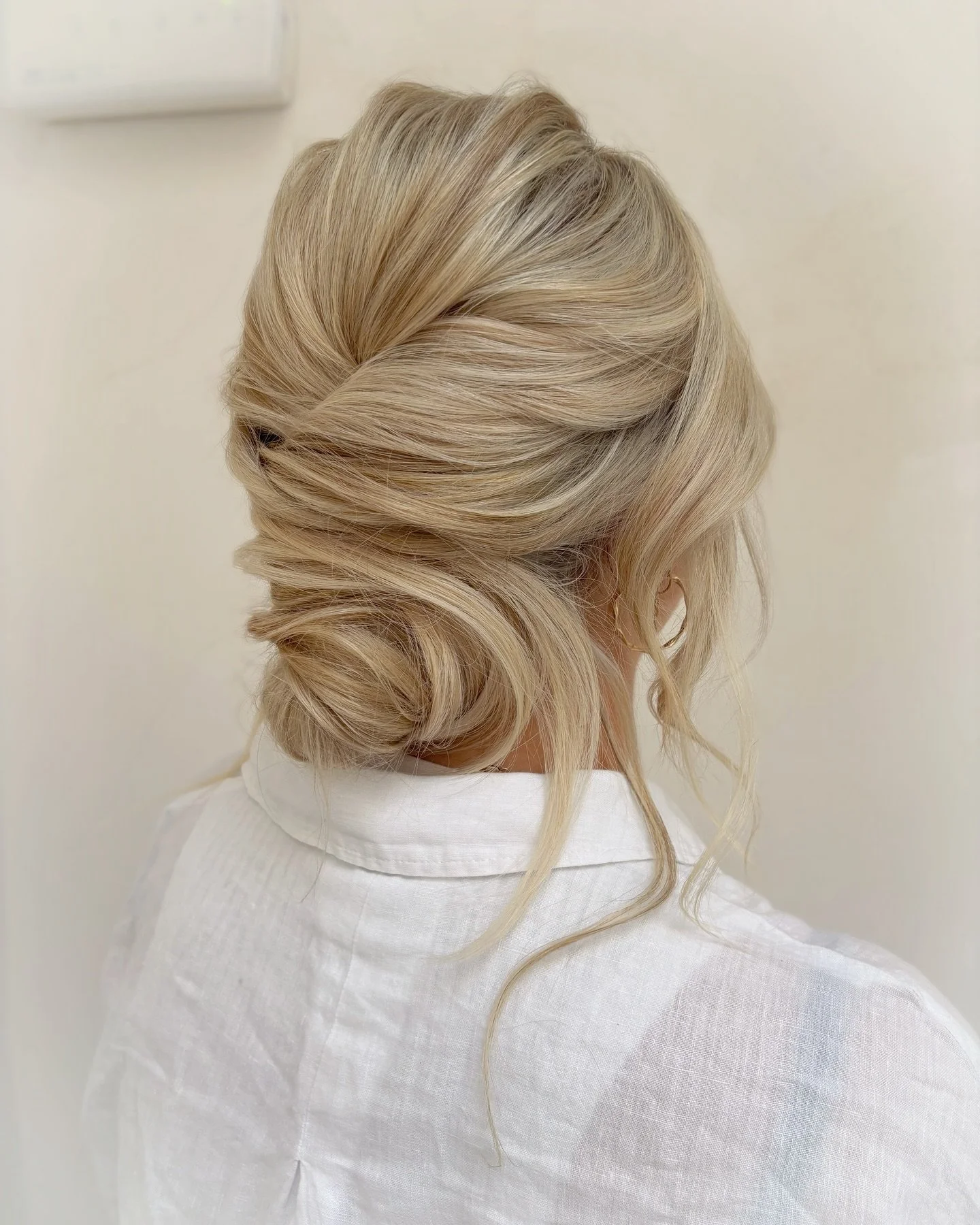 Love this time of year when you finally get to meet your 2024 brides and start creating the perfect looks! It&rsquo;s YOUR year and I am getting excited! 🤩💕 

Quick photo from one of my trials where we are creating, tweaking and styling different l