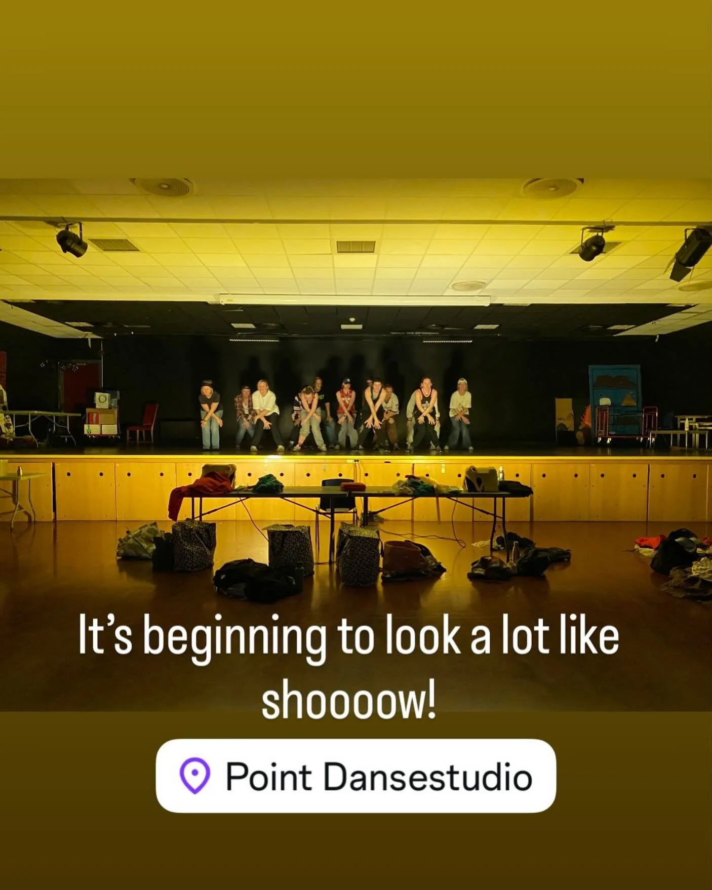 Fint &aring; v&aelig;re tilbake i Samlingssalen. Vi er snaaaaart klare for forestilling!