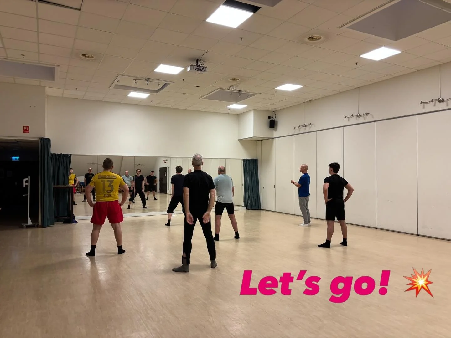 Endelig en egen klasse kun for menn! Disse kule karene har f&aring;tt kjenne p&aring; at dans bygger b&aring;de muskler og et godt fellesskap. #dansegledep&aring;mortensrud #helenorgedanser @sigmundhegstad