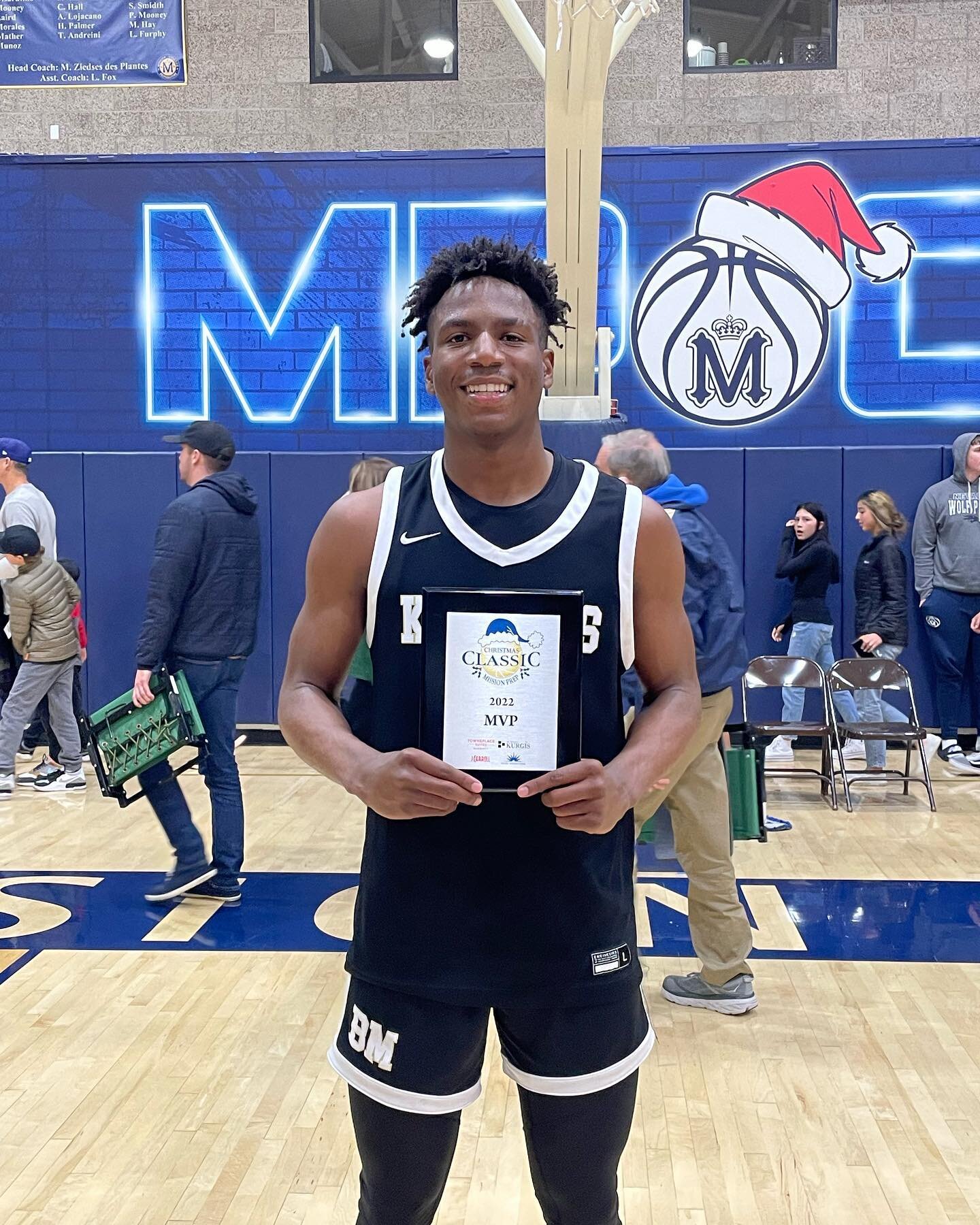 This year&rsquo;s Christmas Classic MVP is Bishop Montgomery&rsquo;s #10 Kelcy Phipps, a 6&rsquo;2 senior guard. Phipps&rsquo; had a fantastic overall tournament performance, winning Player of the Game Day 2 in a close game against Pacifica Christian