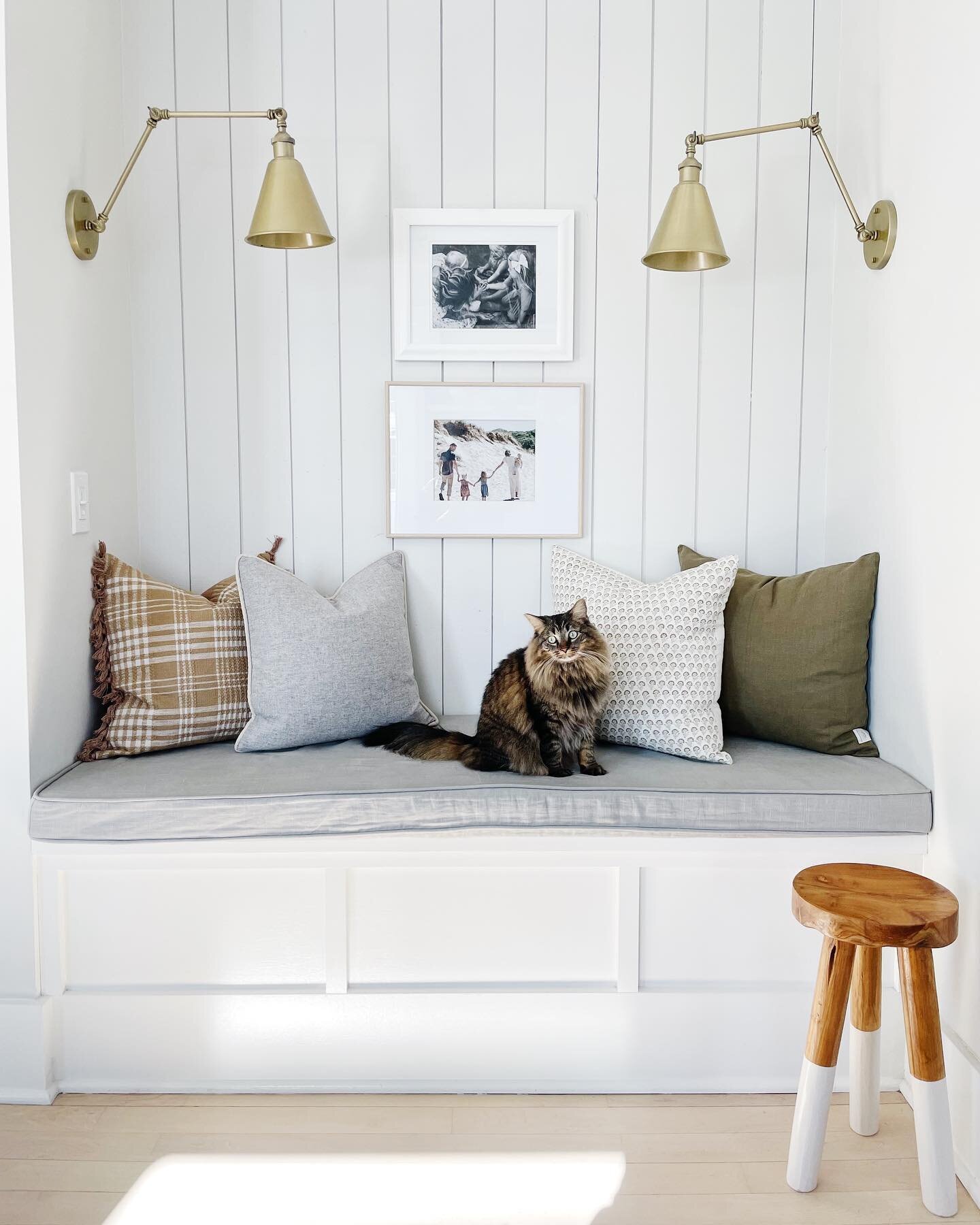 A simple yet cozy little nook&hellip;perfect spot for a cat nap 😉