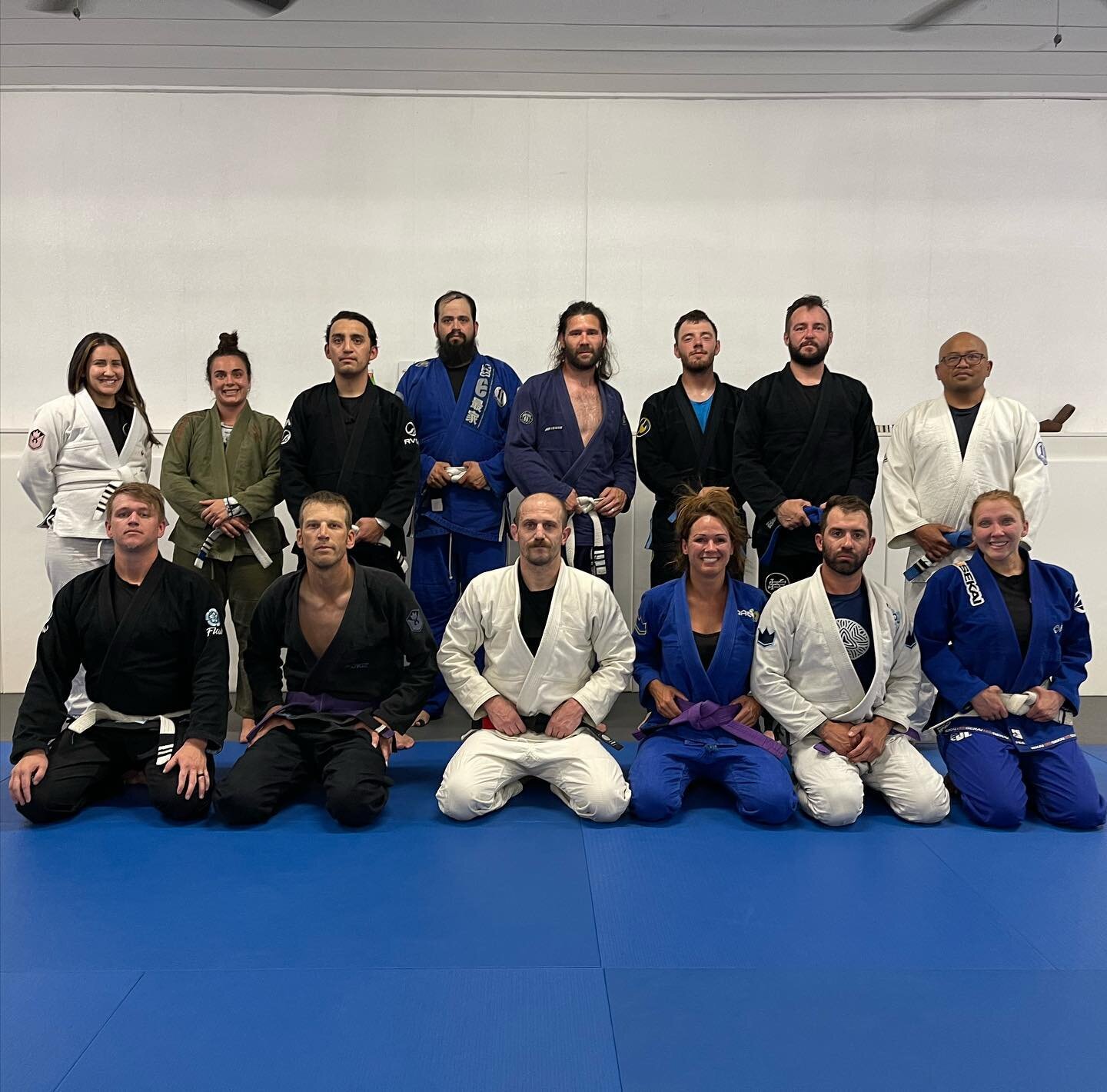 Confidence is a sense of certainty about your ability, which allows you to bypass conscious thought and execute unconsciously
.
.
#bjj #wrightwood #jiujitsu