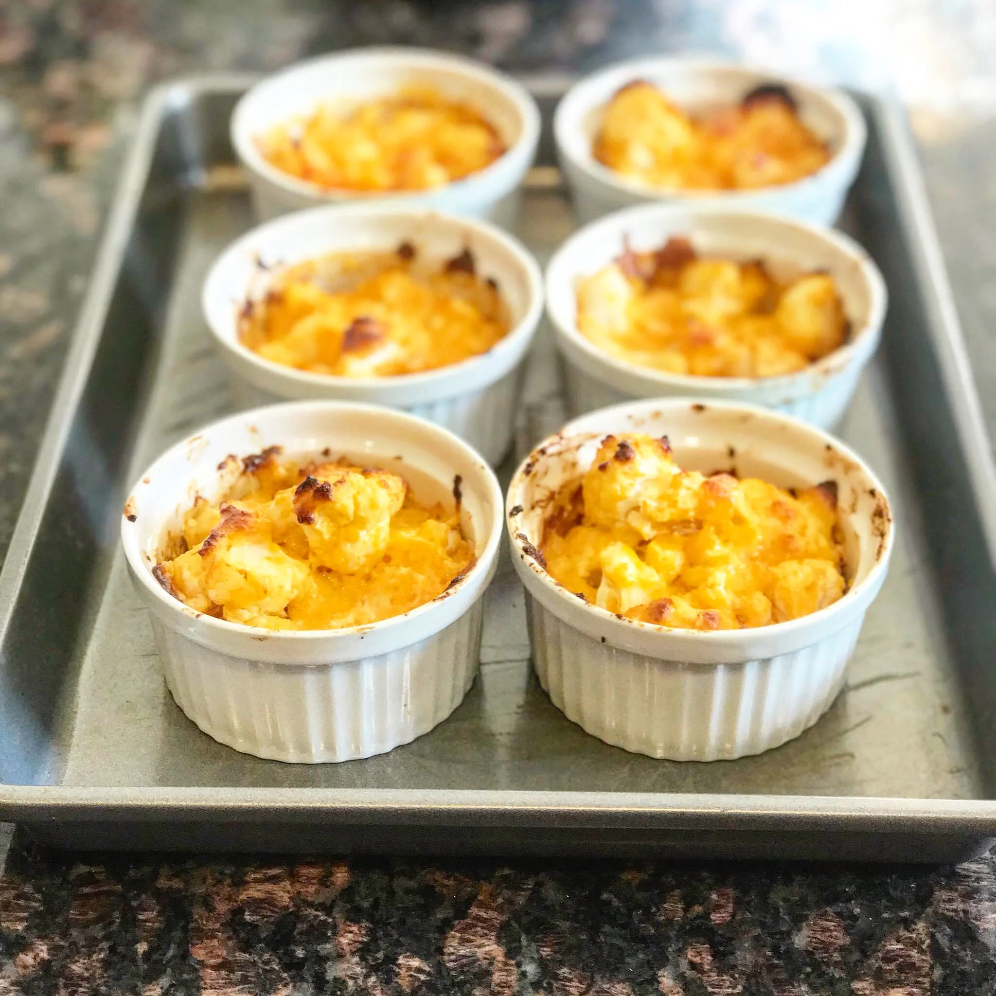 RECIPE | SRIRACHA CHEDDAR CAULIFLOWER