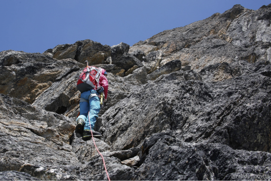 Around the corner, the rock became really fun! We climbed several pitches to the notch at 5,800m, but found an easier, faster (and way less aesthetic) gully/ramp system for coming back down. I think this was my favourite day of the trip – rock climbing in the warm sun at ~5,800m!