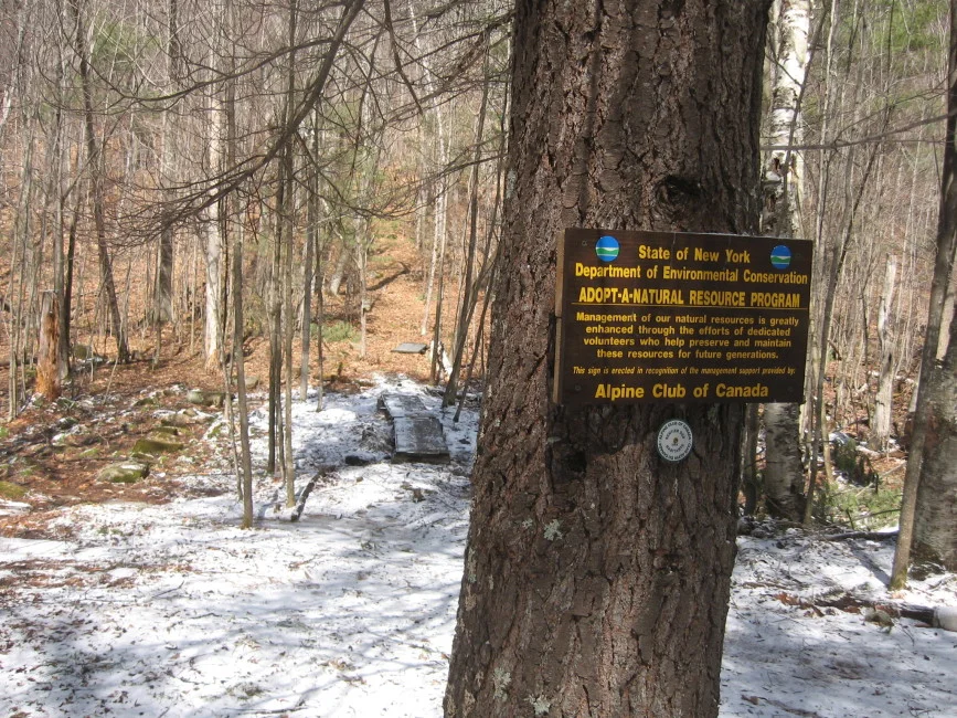 Trail sign representing our commitment to taking care of the property – Photo by Luc Massicotte.