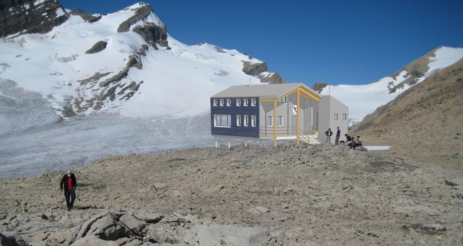 Des-Poilus-Hut-South-low-res-941x500.jpg