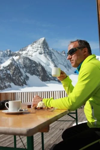Life at a European “hut”, 3,048m.