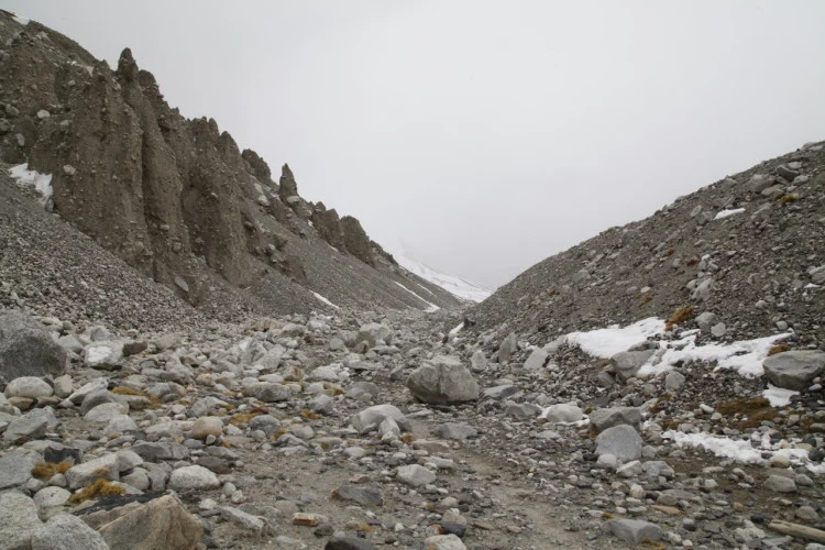 We were walking up this “alley” when the first earthquake hit. We had to run to the right to avoid the boulders flying down from high on the slopes on the left.