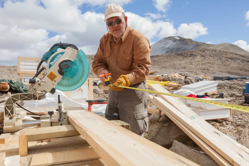 Volunteer-at-work-Roger-Vernon-950x633.jpg