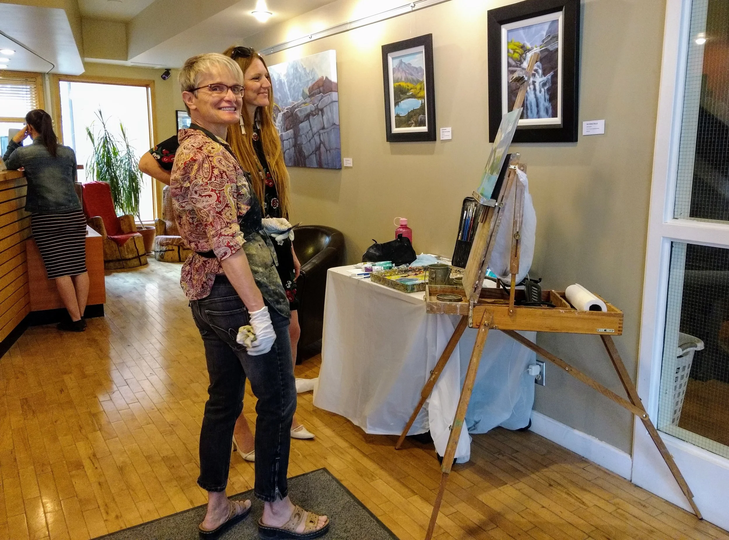Patti Dyment doing a live painting demo.