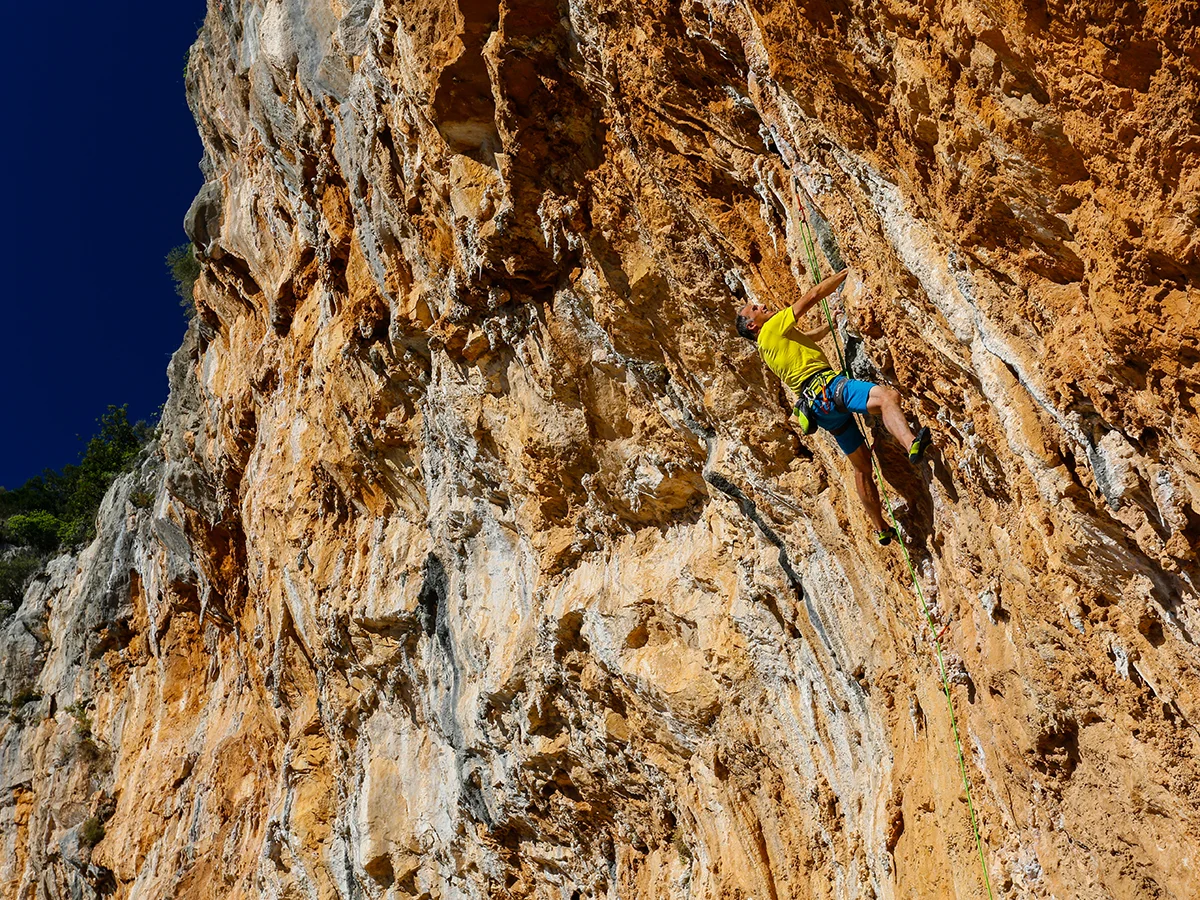 Ralf climbing ‘Zeus’ at Leonidio. Photo by Nancy Hansen.